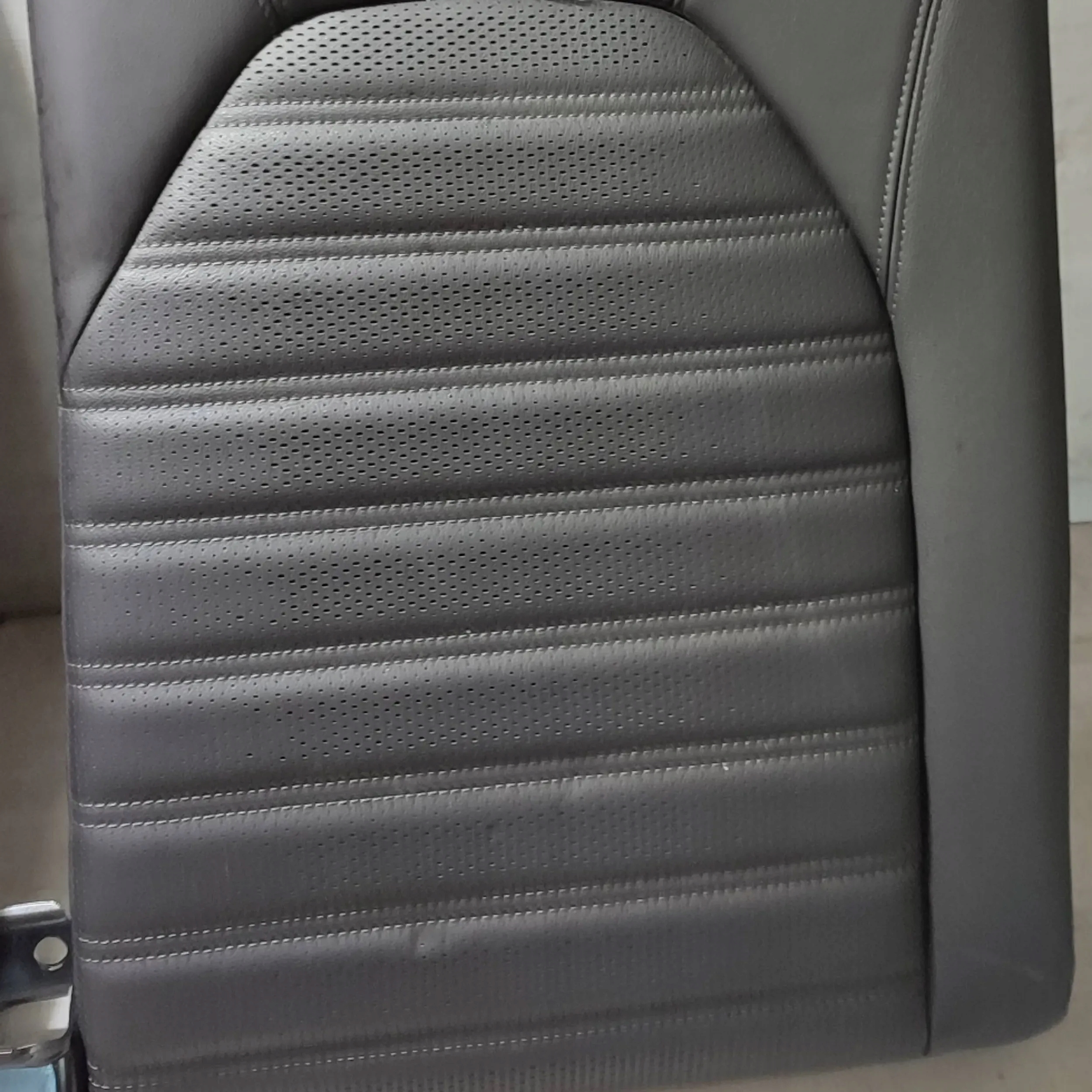 Alfa Romeo Stelvio 2021 Sitz heck