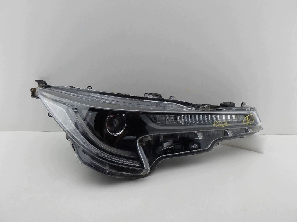 TOYOTA COROLLA E21 HB KOMBI FULL LED 18- light front right