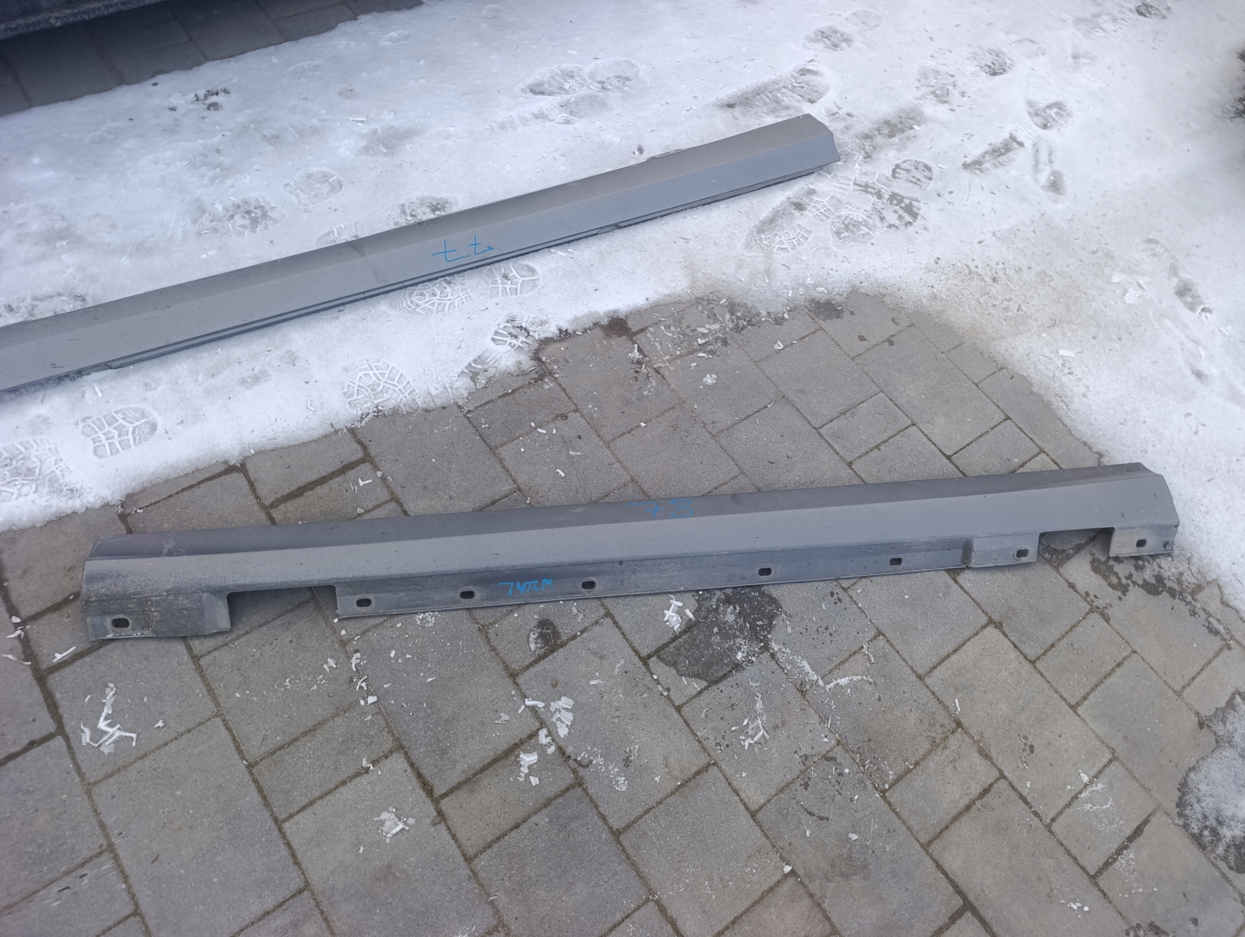 moulding threshold left threshold left MERCEDES C klasa W204 colour 792