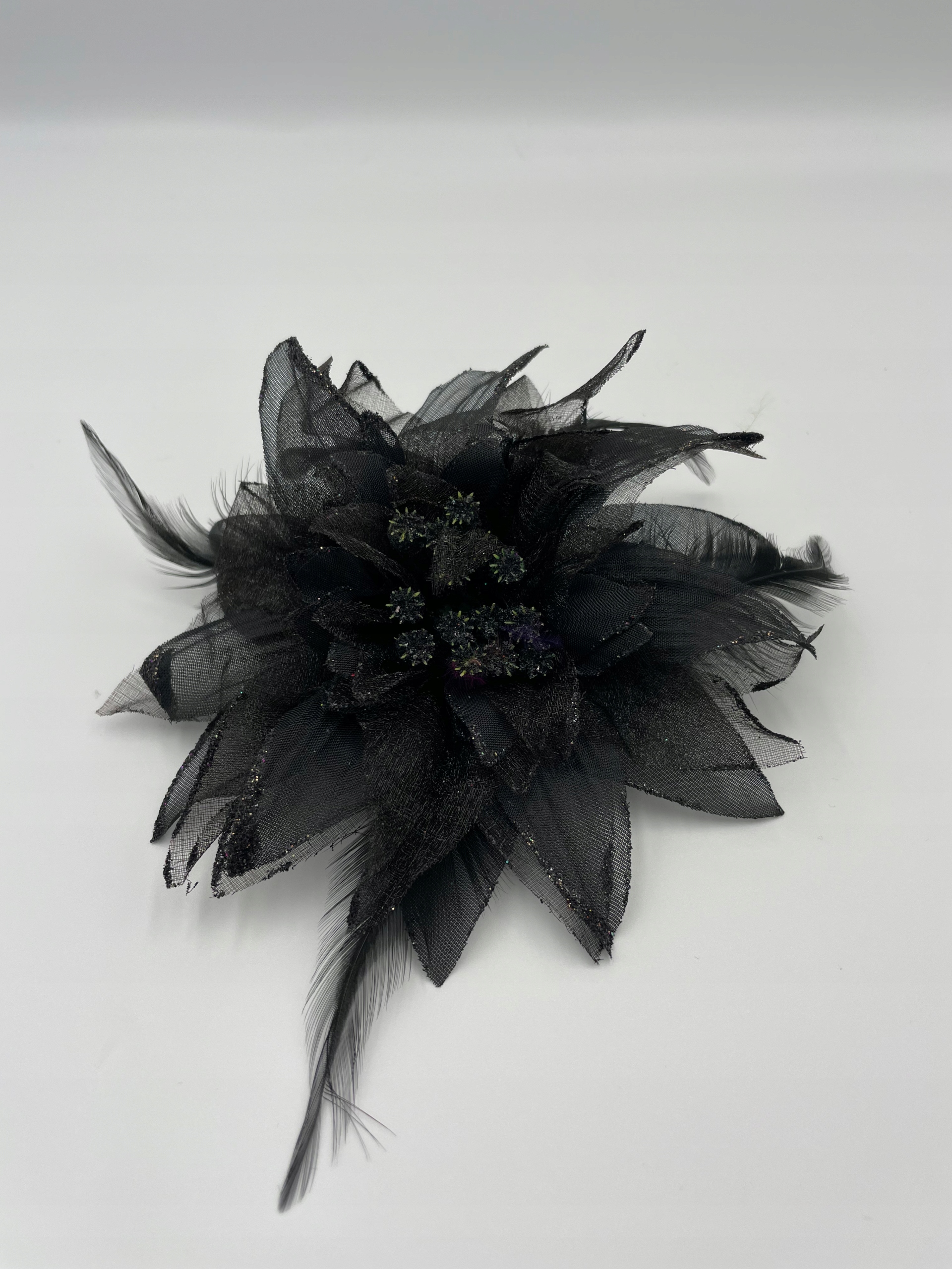 BROSZKA TKANINA KWIAT Z PIÓRAMI CZARNA Marka Inna marka