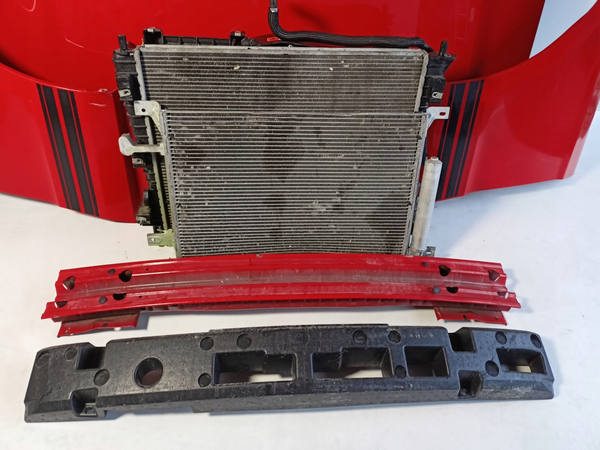 DR33-17E898-AD - FORD MUSTANG V 13-14 АМОРТИЗАТОР ПЕРЕДНЕГО БАМПЕРА