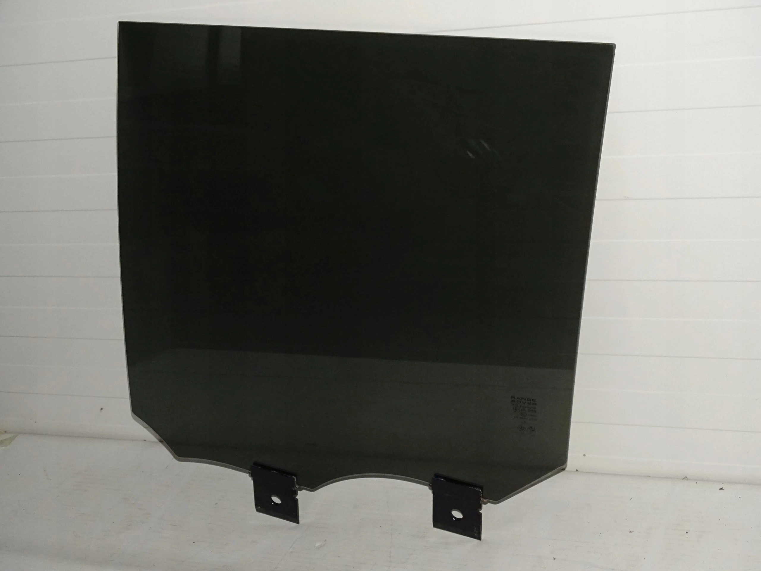 Szyba tylna lewa klejona dymiona RANGE ROVER VOGUE Part manufacturer Land Rover OE