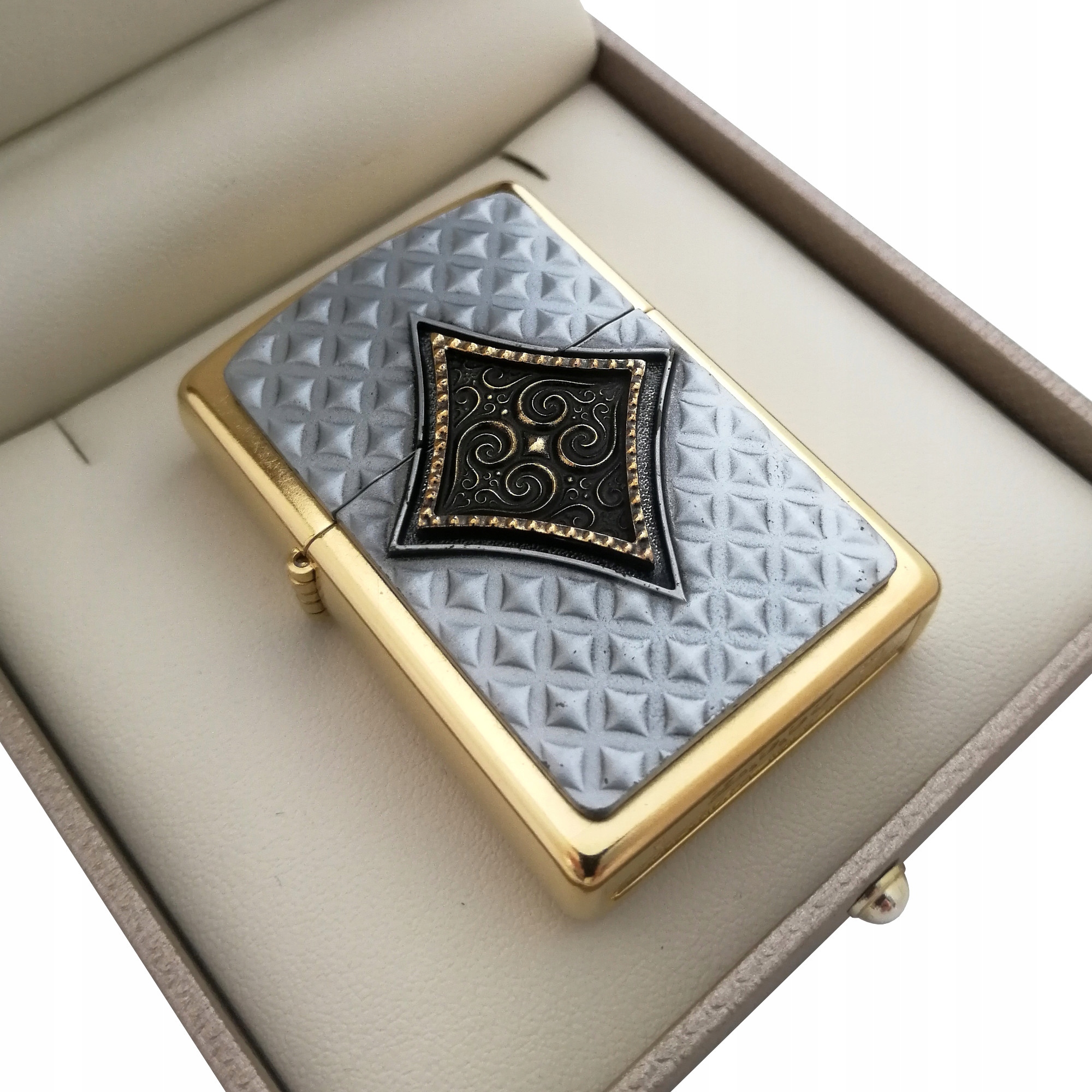 ZAPALNICZKA ZIPPO KARO 24 KARATY ZŁOTO CERTYFIKAT Model Lion Design