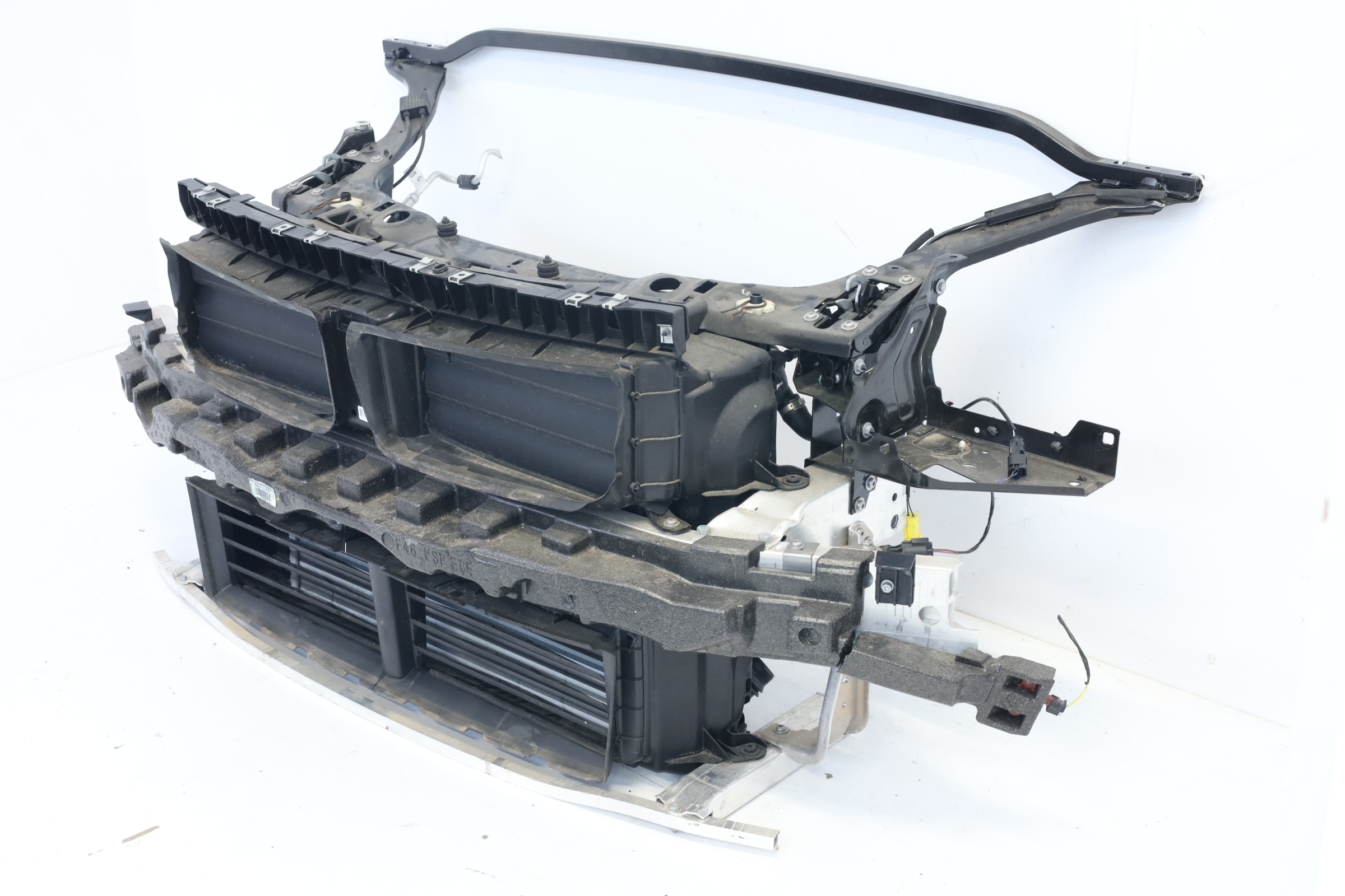 WZMOCNIENIE PAS PRZEDNI Z CHŁODNICAMI BMW X1 F48 2.0d M-PAKIET Typ samochodu Samochody osobowe