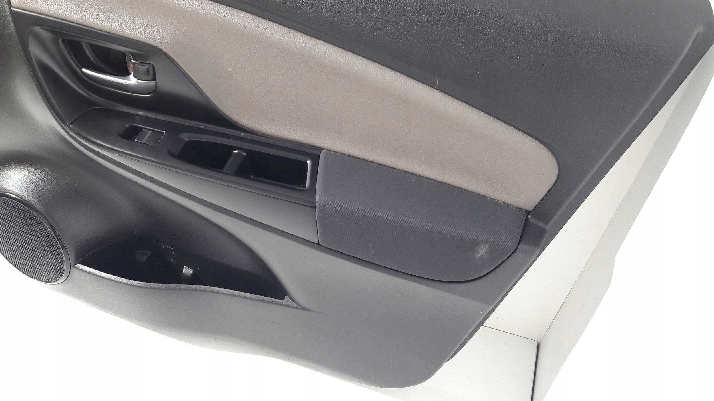 Toyota Yaris III side door front right 677630D130 (ET87)