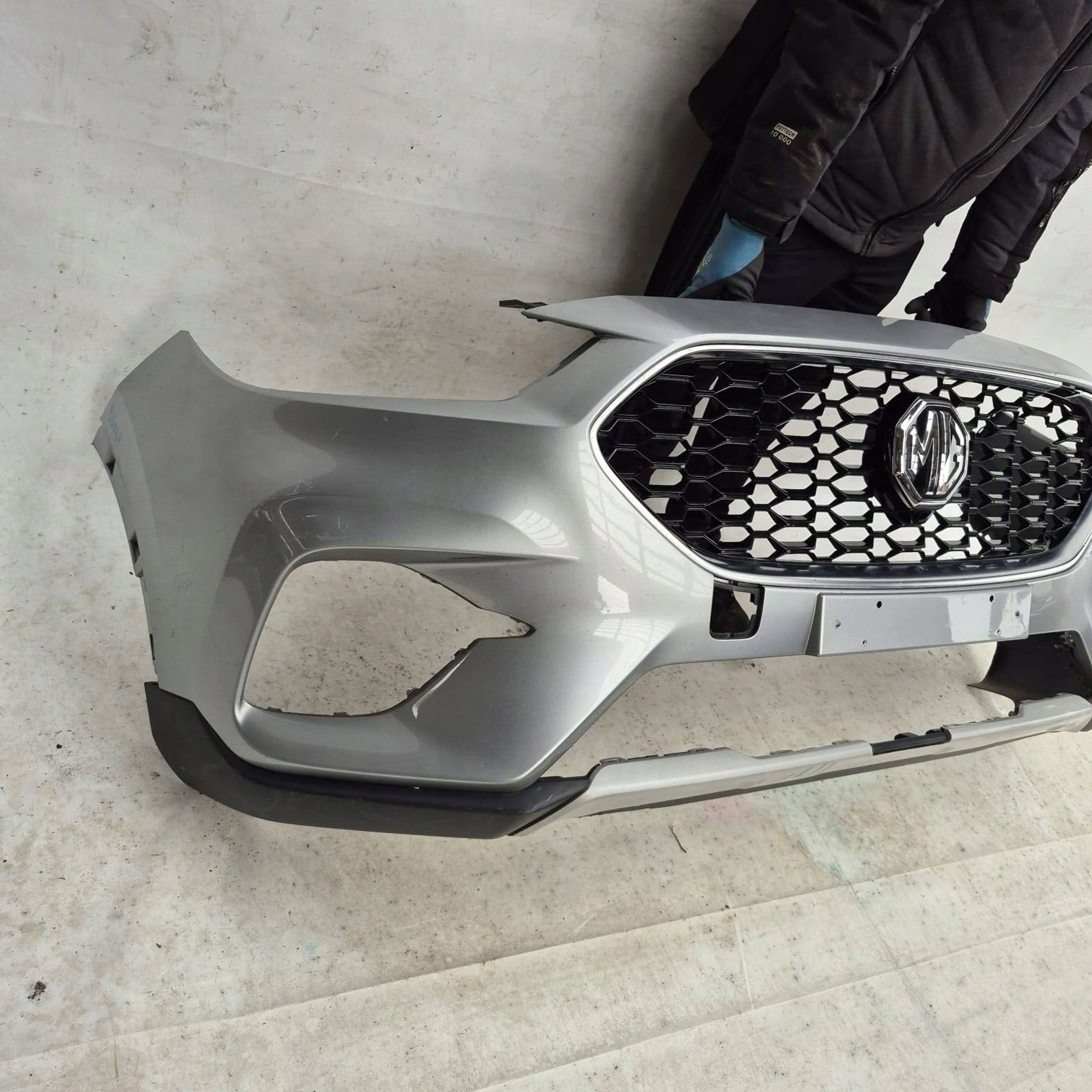 MG ZS LIFT 20- bumper front front P10628329 + GORA