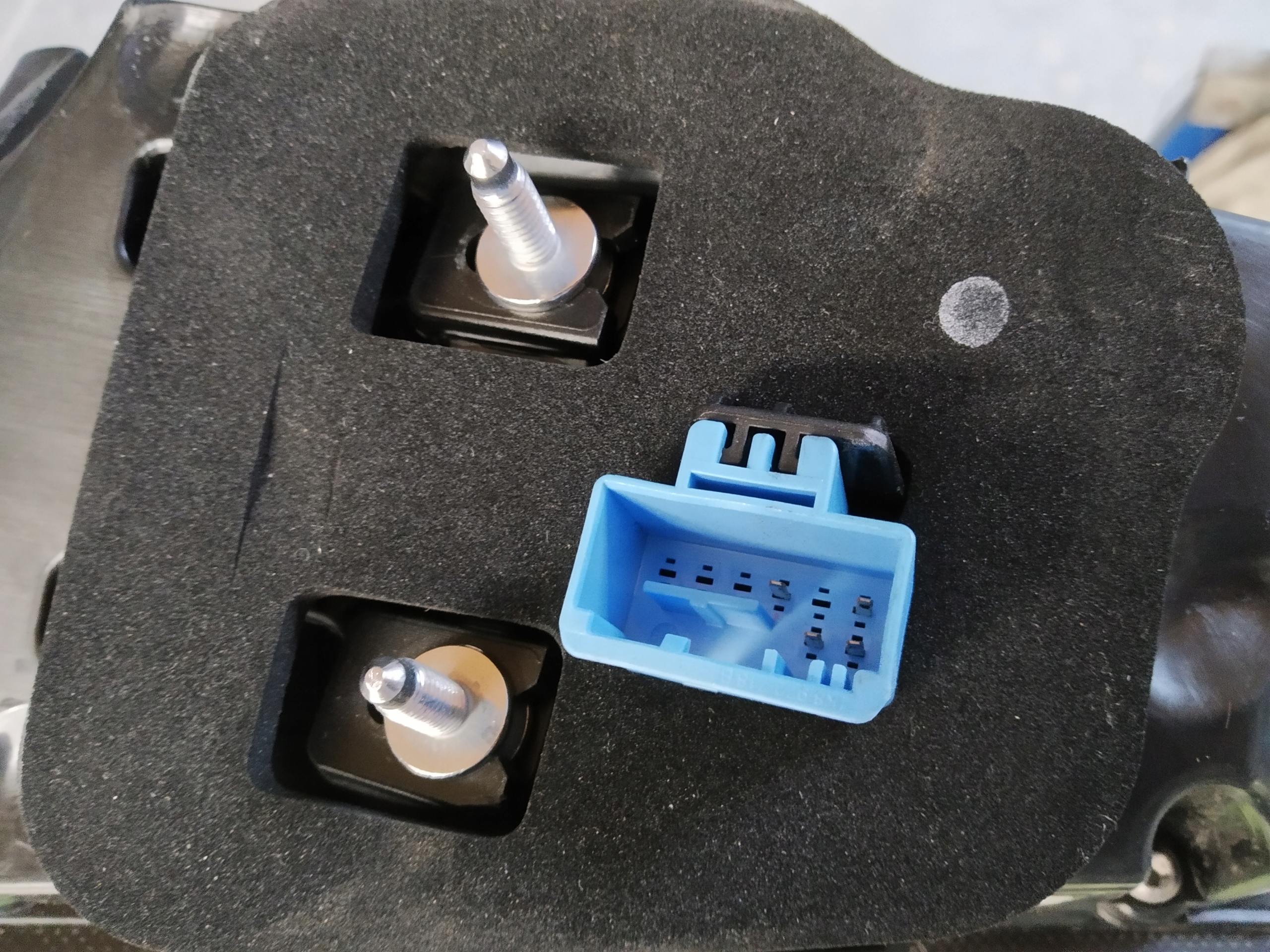 20+ Vw Id4 cap light bonnet rear part original OM 11A945307B