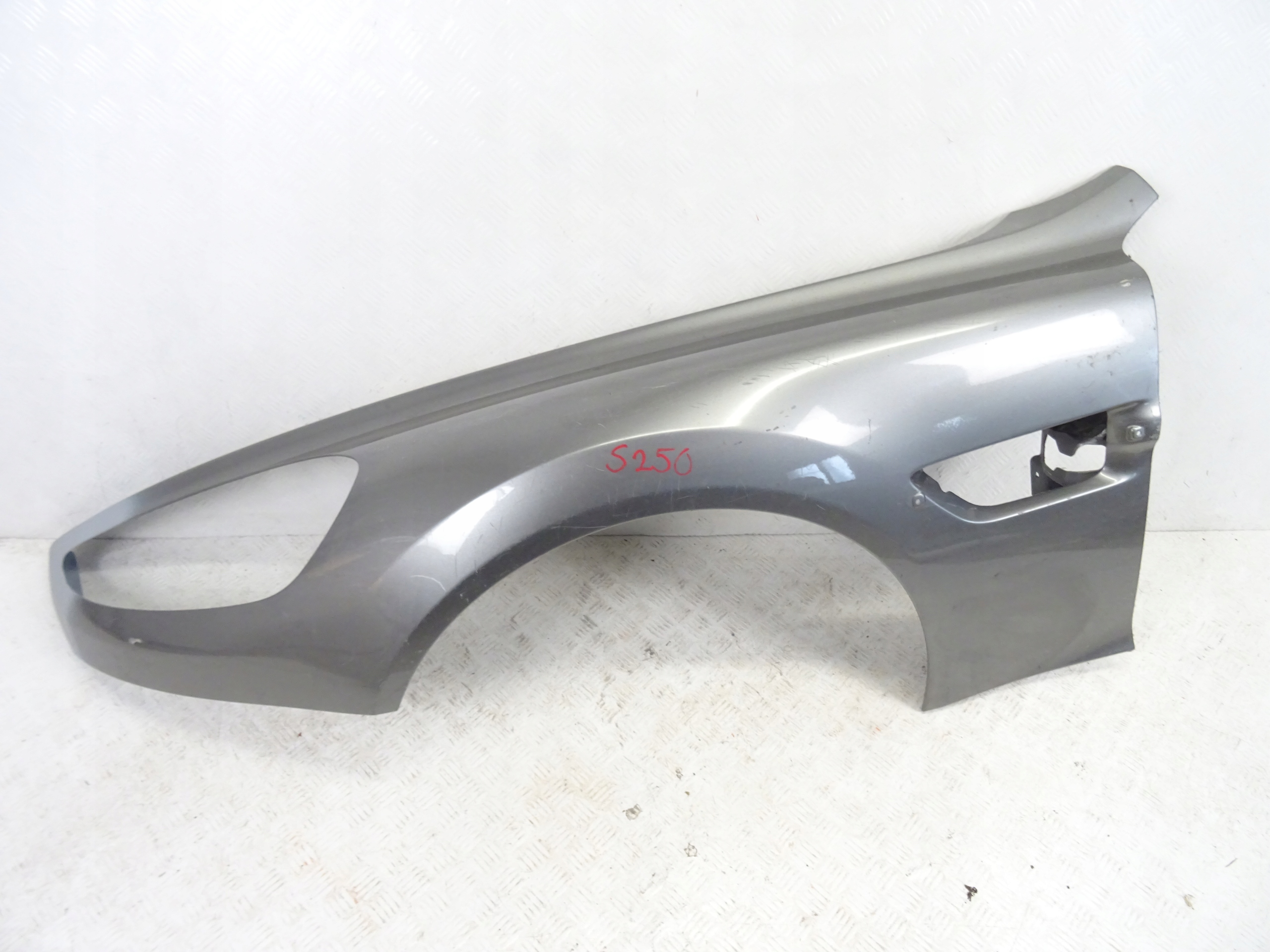 ASTON MARTIN VANQUISH S V12 left fender front front