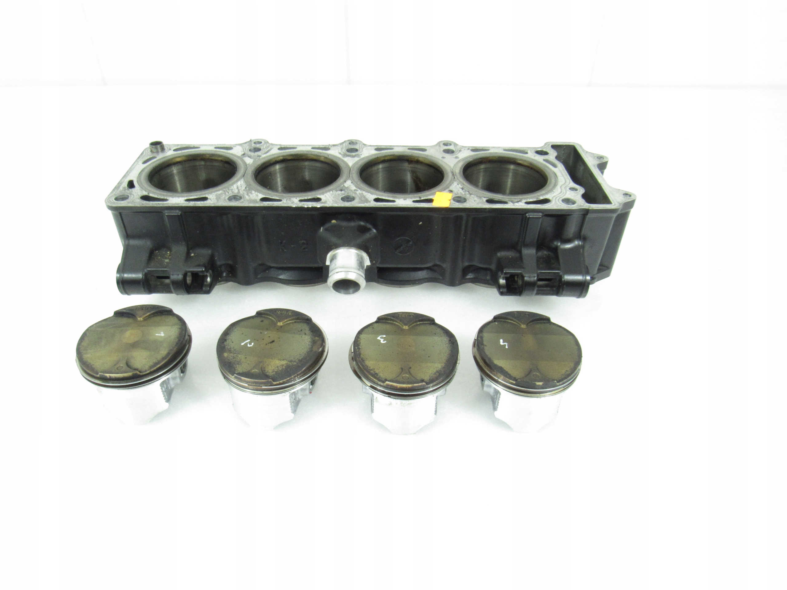 Цилиндры + поршни в комплекте с 750, 07-13 р.