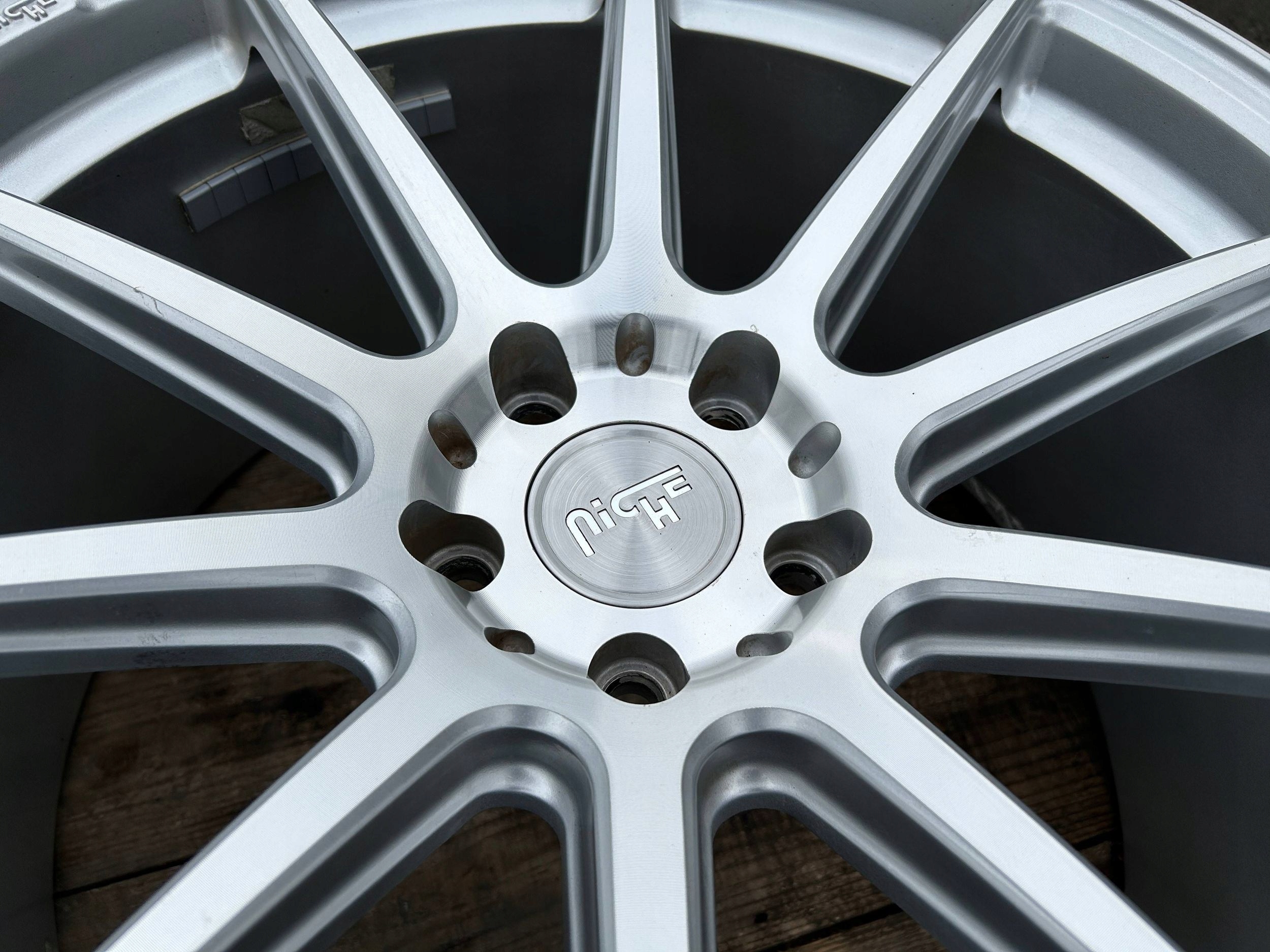 kolo disk disk NICHE Essen Gloss Silver 20" J10X20 Ford Mustang