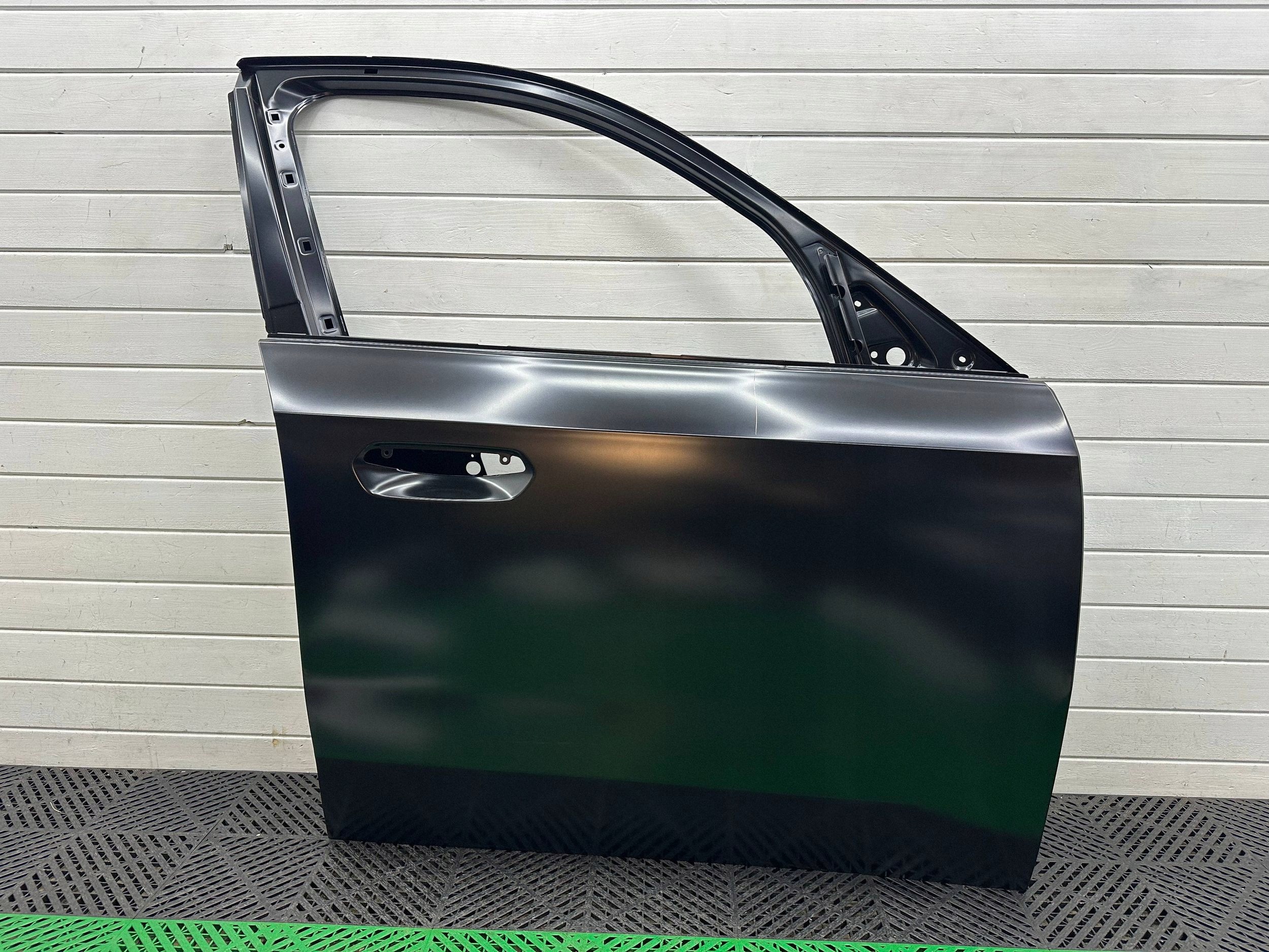 door front front side right BMW X1 U11 5A38652