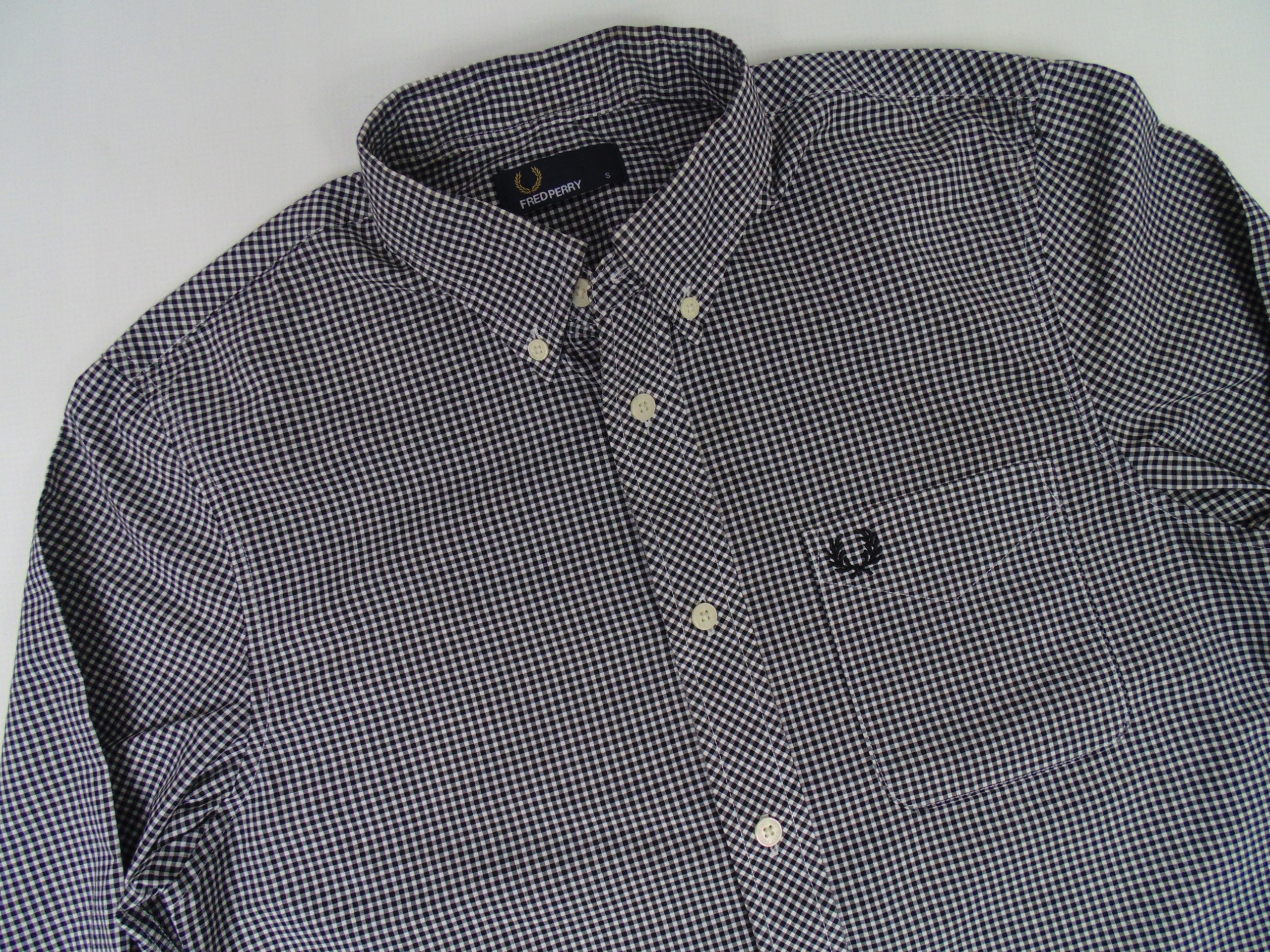 FRED PERRY SLIM KOSZULA W KRATE __ S Rodzaj kołnierzyka kołnierzyk