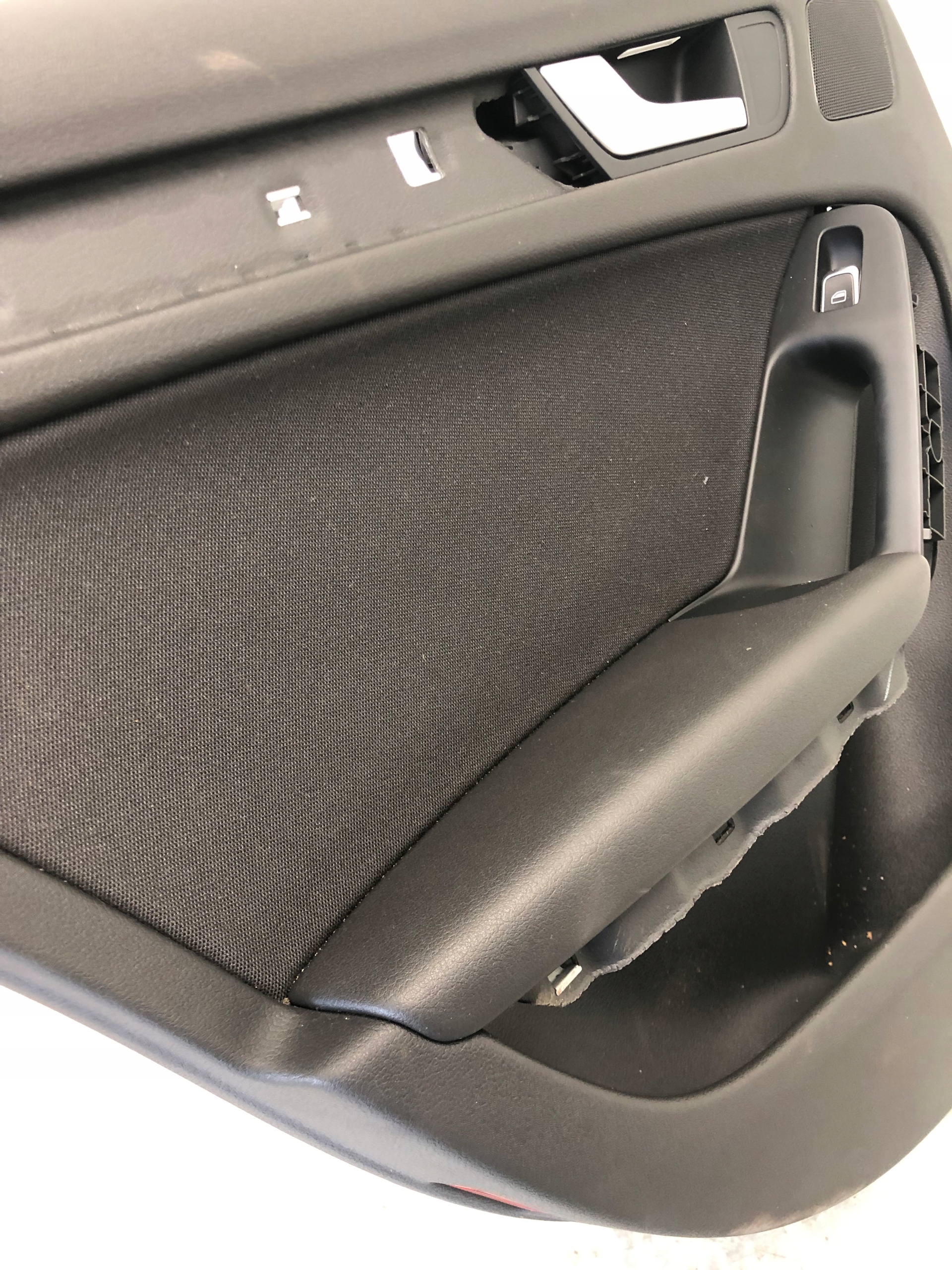 BOCZEK DRZWI LEWY TYŁ AUDI A4 B8 Producent części Audi OE