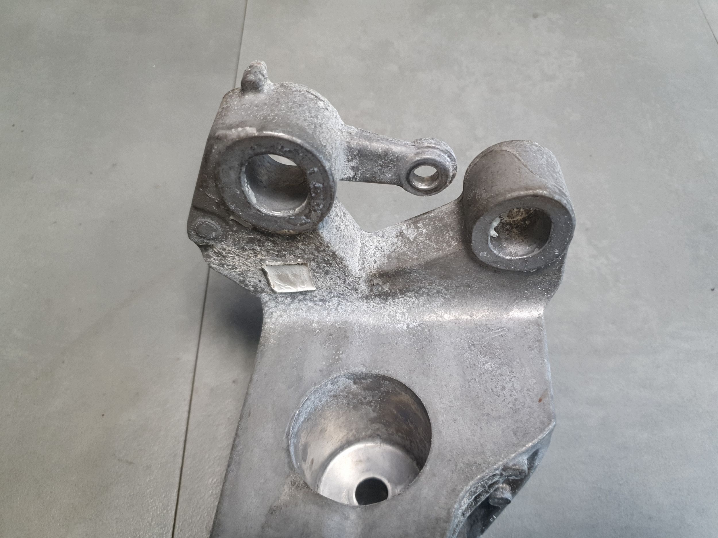 Audi SQ6 e-tron supporto motore staffa fissaggio 85E199603C