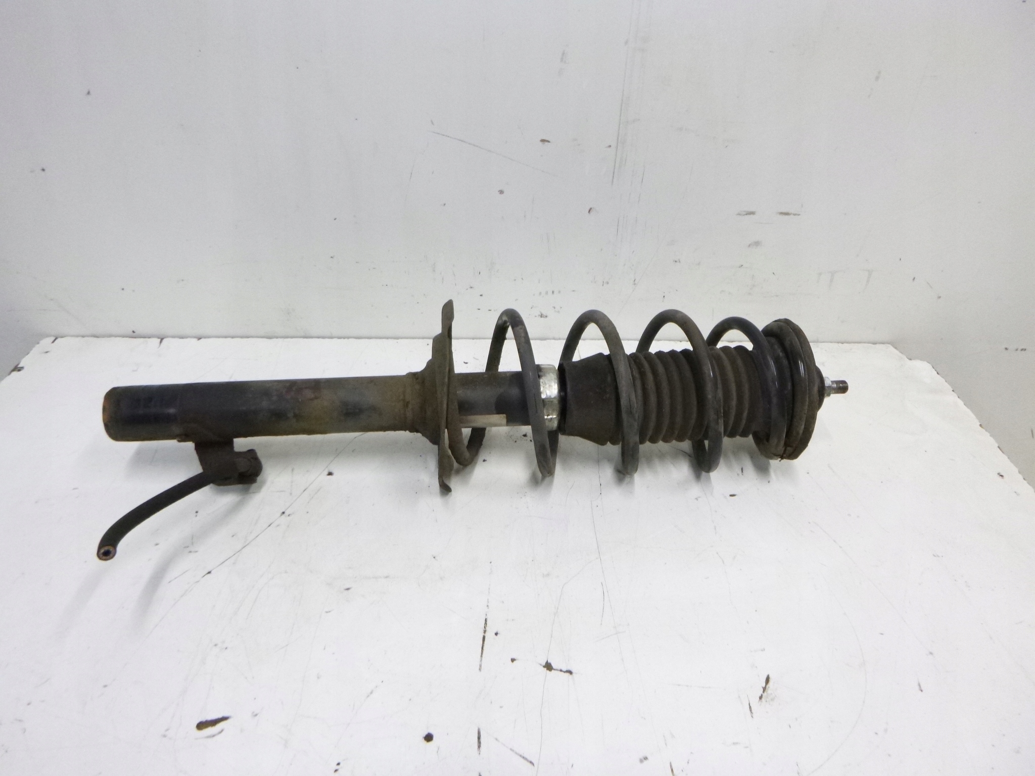 shock absorber front left Toyota Aygo Lift 1.0 2010r.
