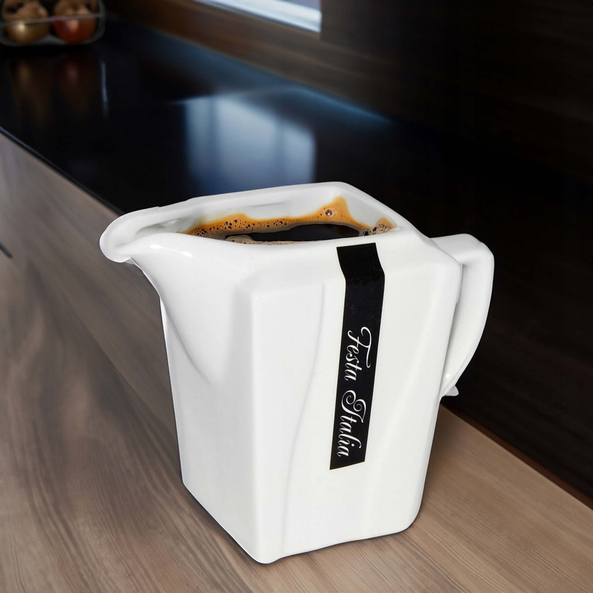 MLECZNIK PORCELANOWY 250ML VIVA DO MLEKA ŚMIETANKI KAWY WODY Z DZIÓBKIEM