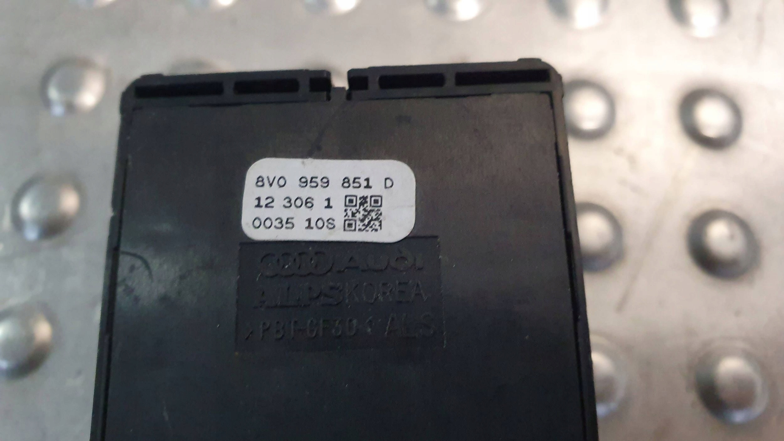 PANEL window control switch left front AUDI A3 8V 13- 8V0959851D