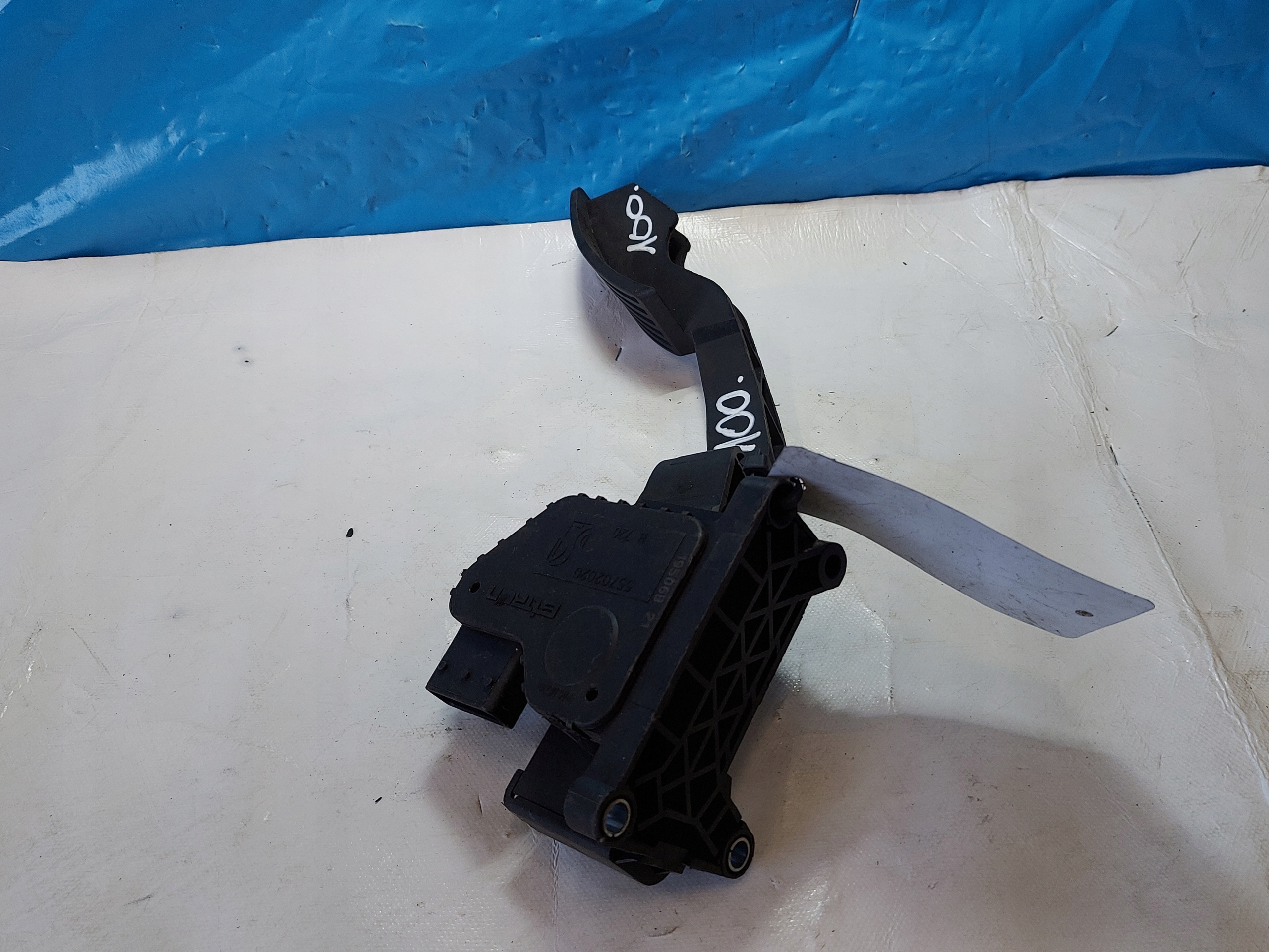 accelerator pedal CORSA D 1.0 B 55702020