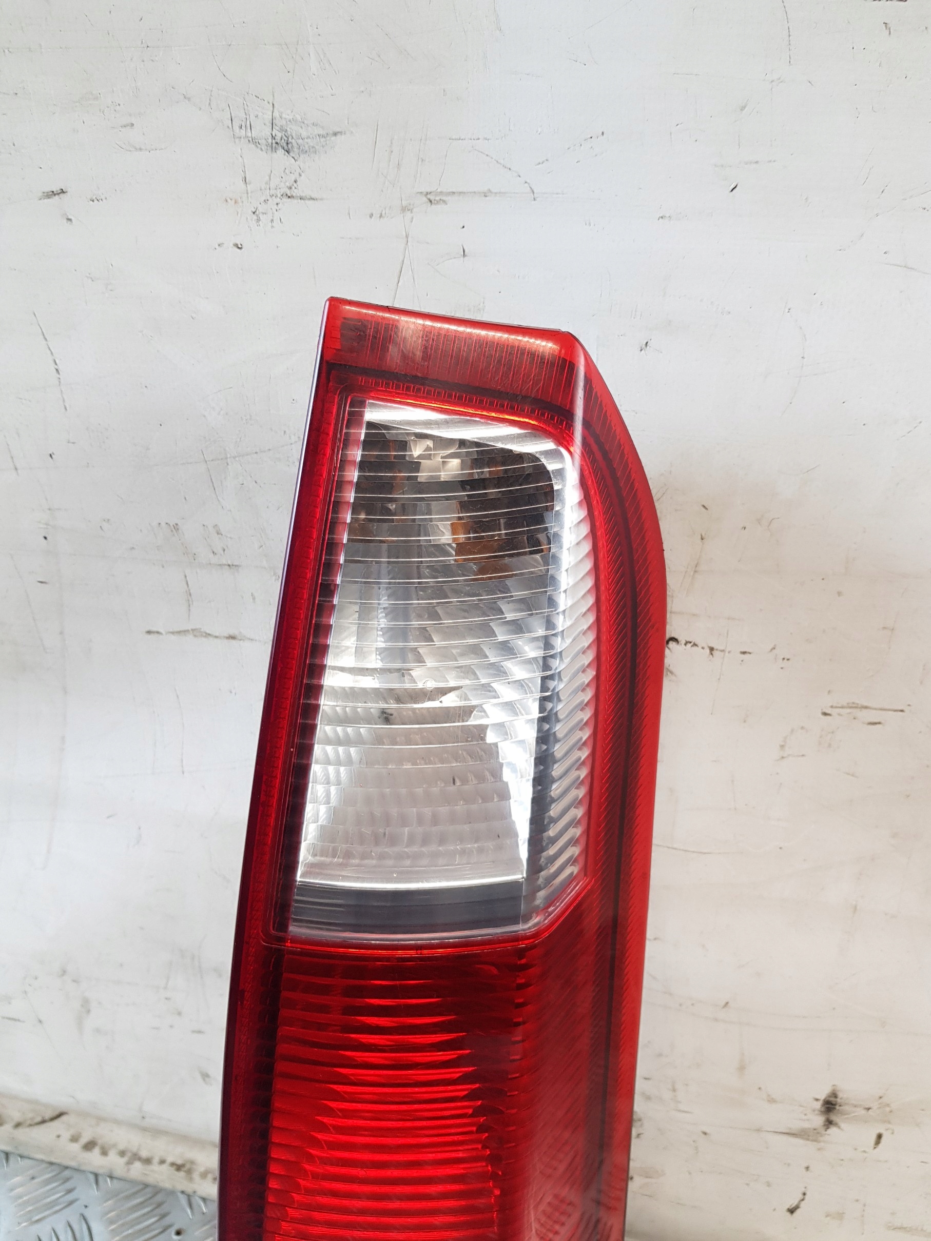 feu droit arrière 13203392 + insert OPEL MERIVA A 05R- EU