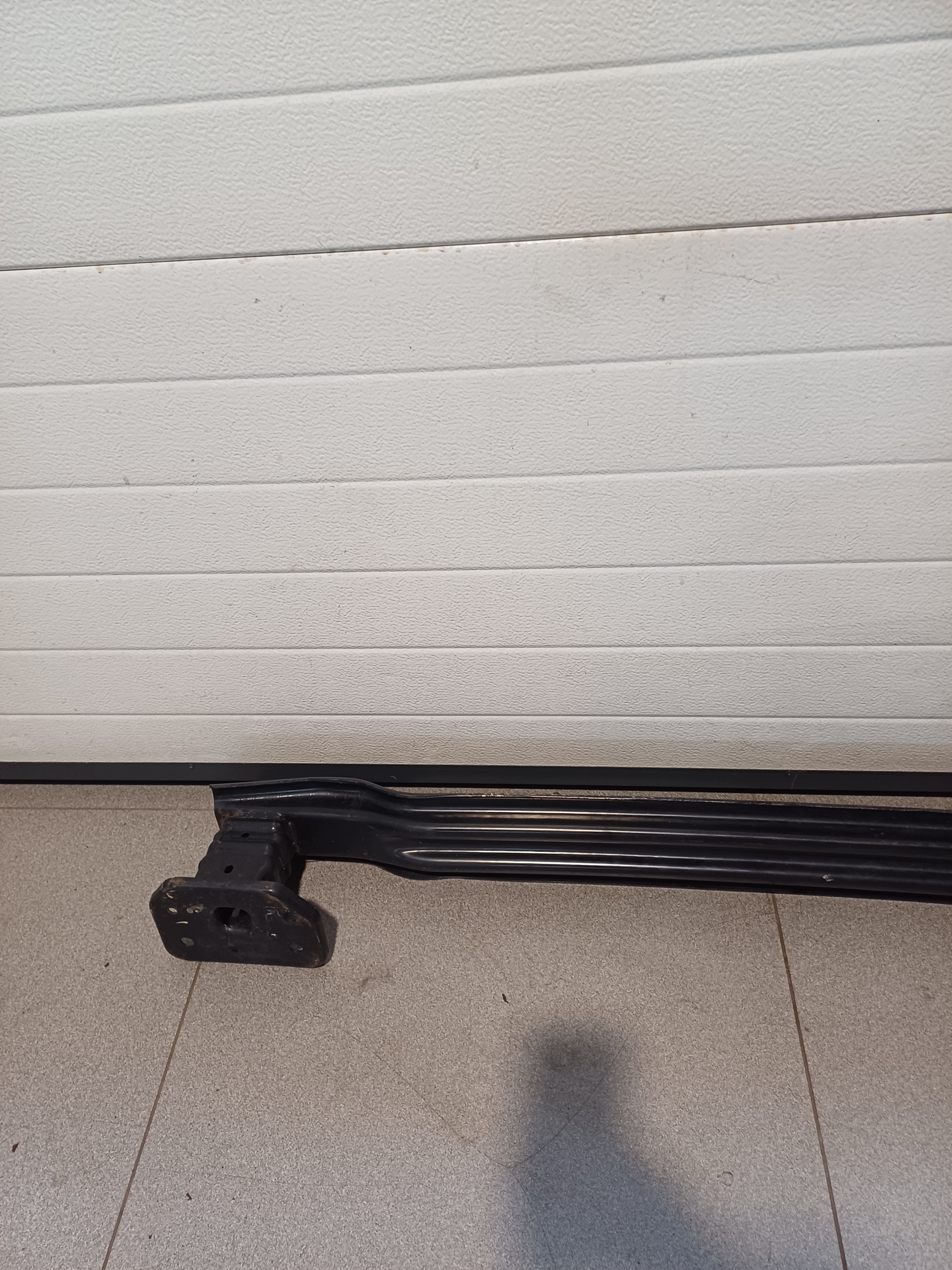 erősítés hátsó hátsó FORD KA+ 16R- G1B5-17775-AB