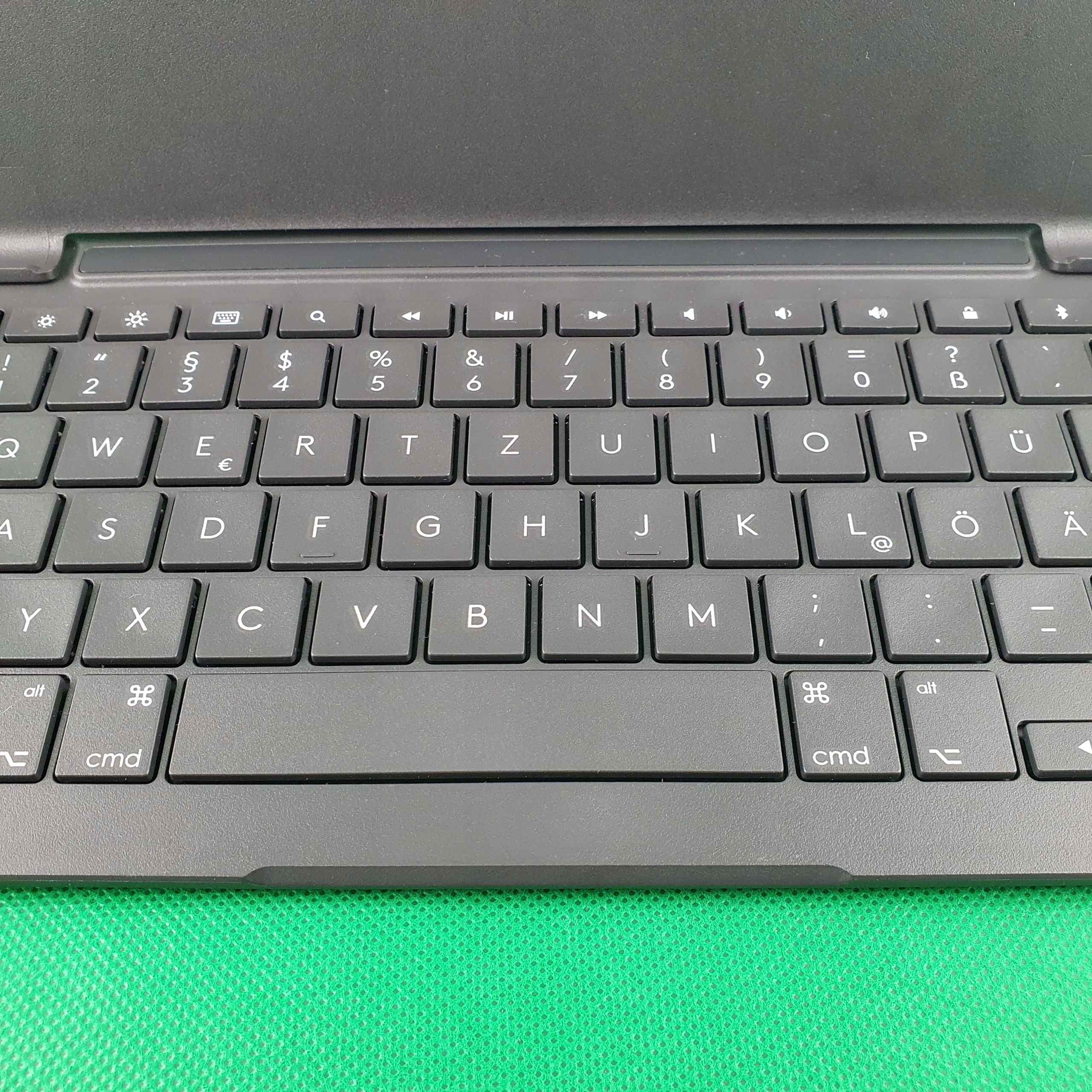 LOGITECH SLIM FOLIO APPLE iPad 5-7 ETUI KLAWIATURA EAN (GTIN) 5099206088252