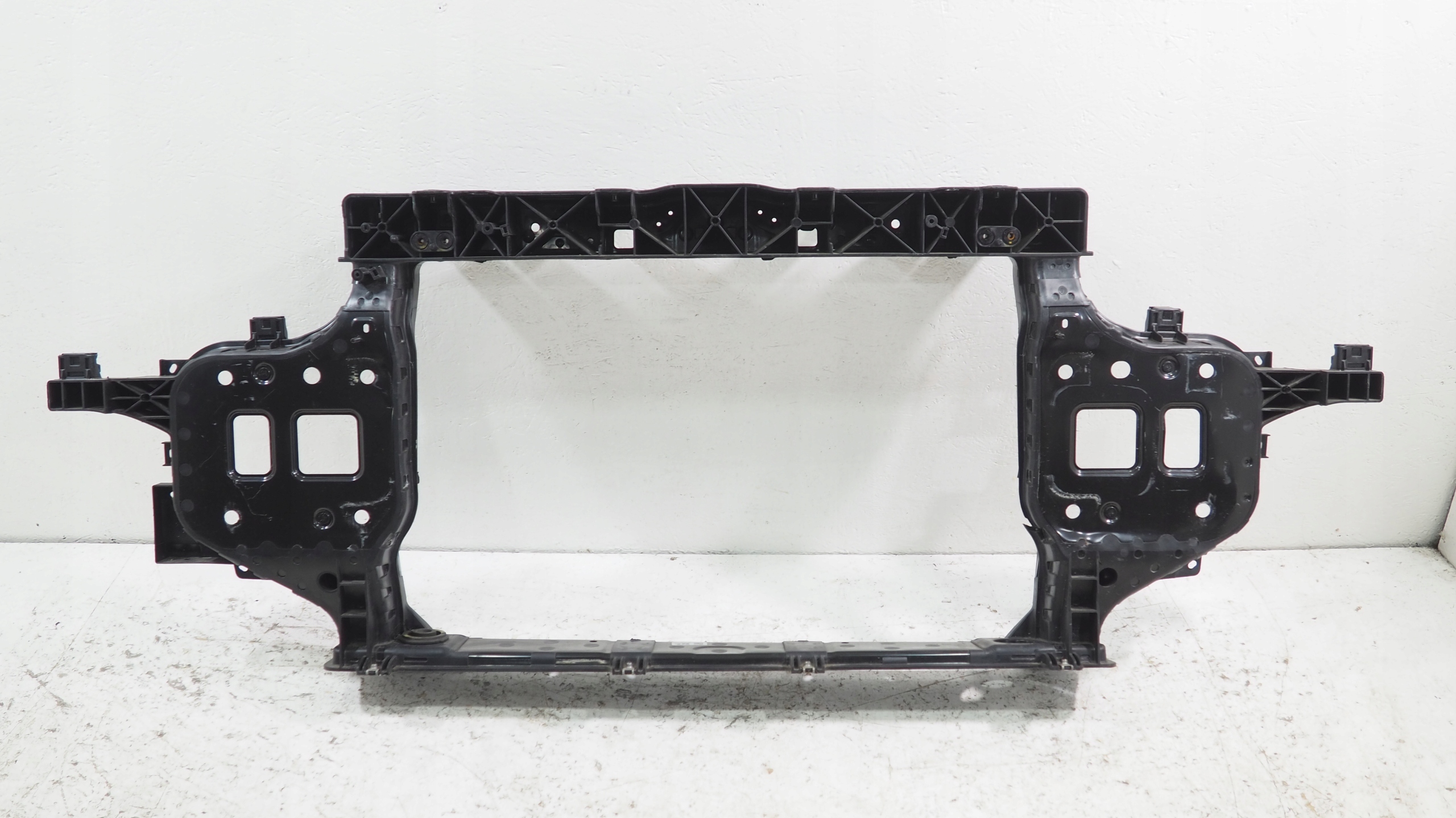 Hyundai Ioniq 5 pillar iron support panel for radiators 64101-GI000