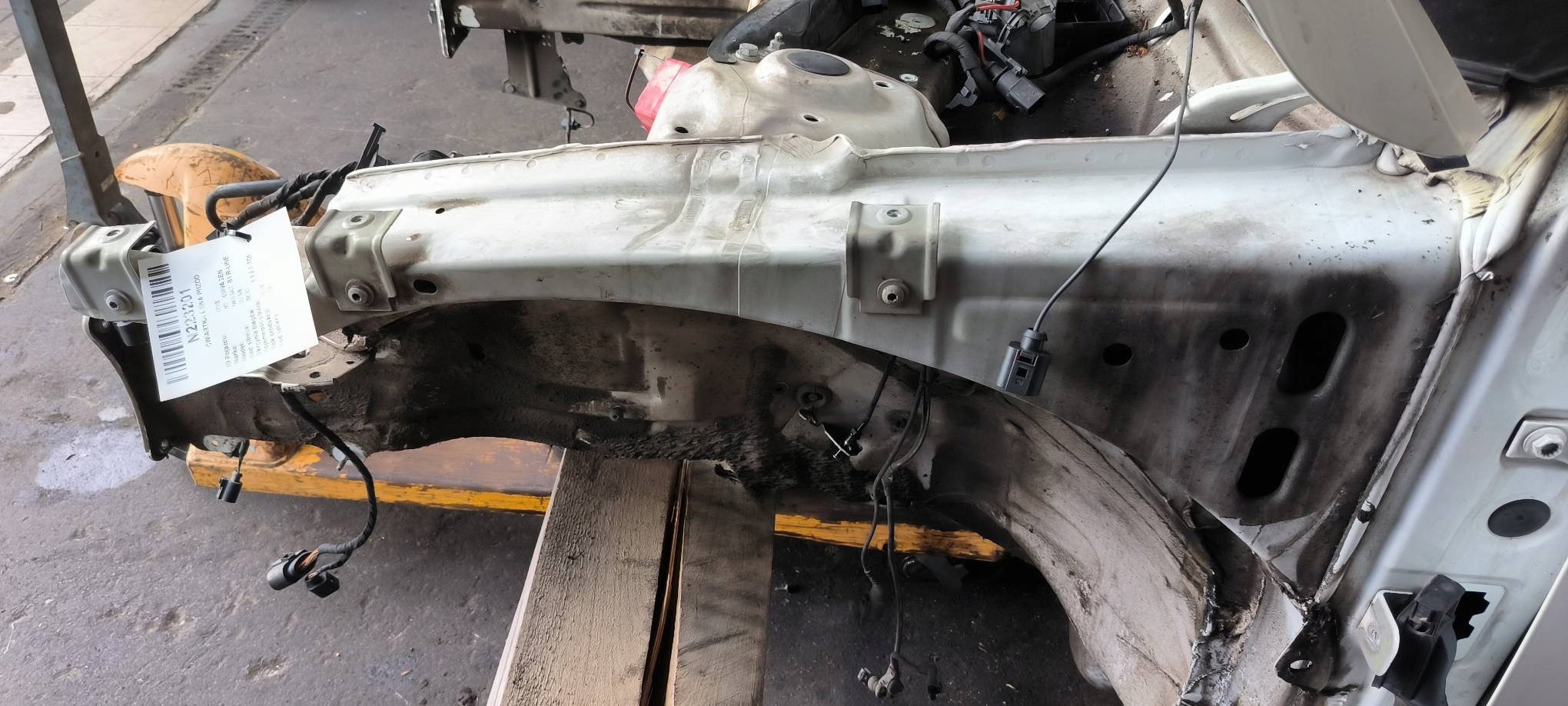 quarter left front VOLKSWAGEN PASSAT B8 R-LINE
