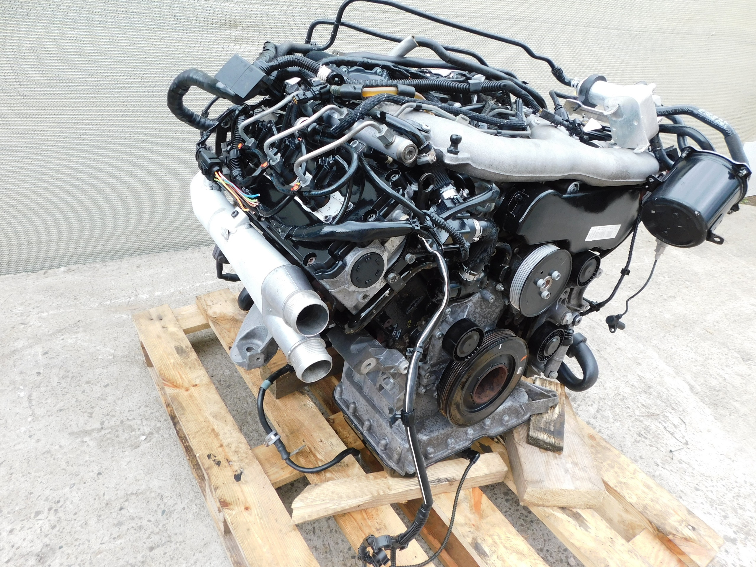 engine 3.0 TDI VW Touareg Audi Q7 Porsche Cayenne CAS complete OEM