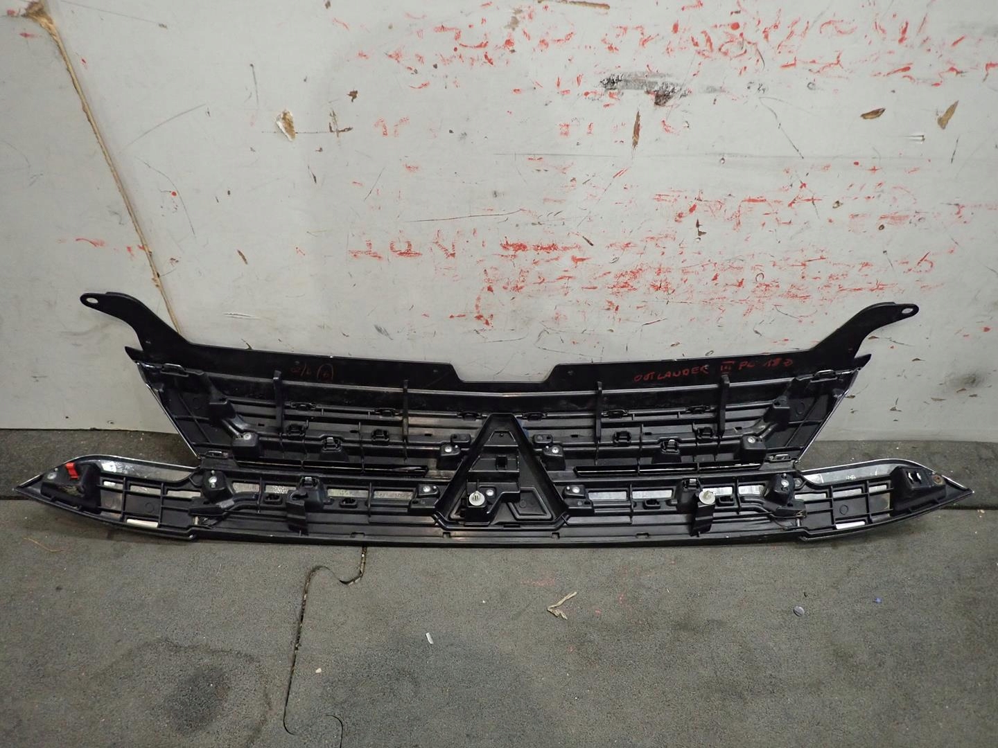 Grill MITSUBISHI OUTLANDER III LIFT 18