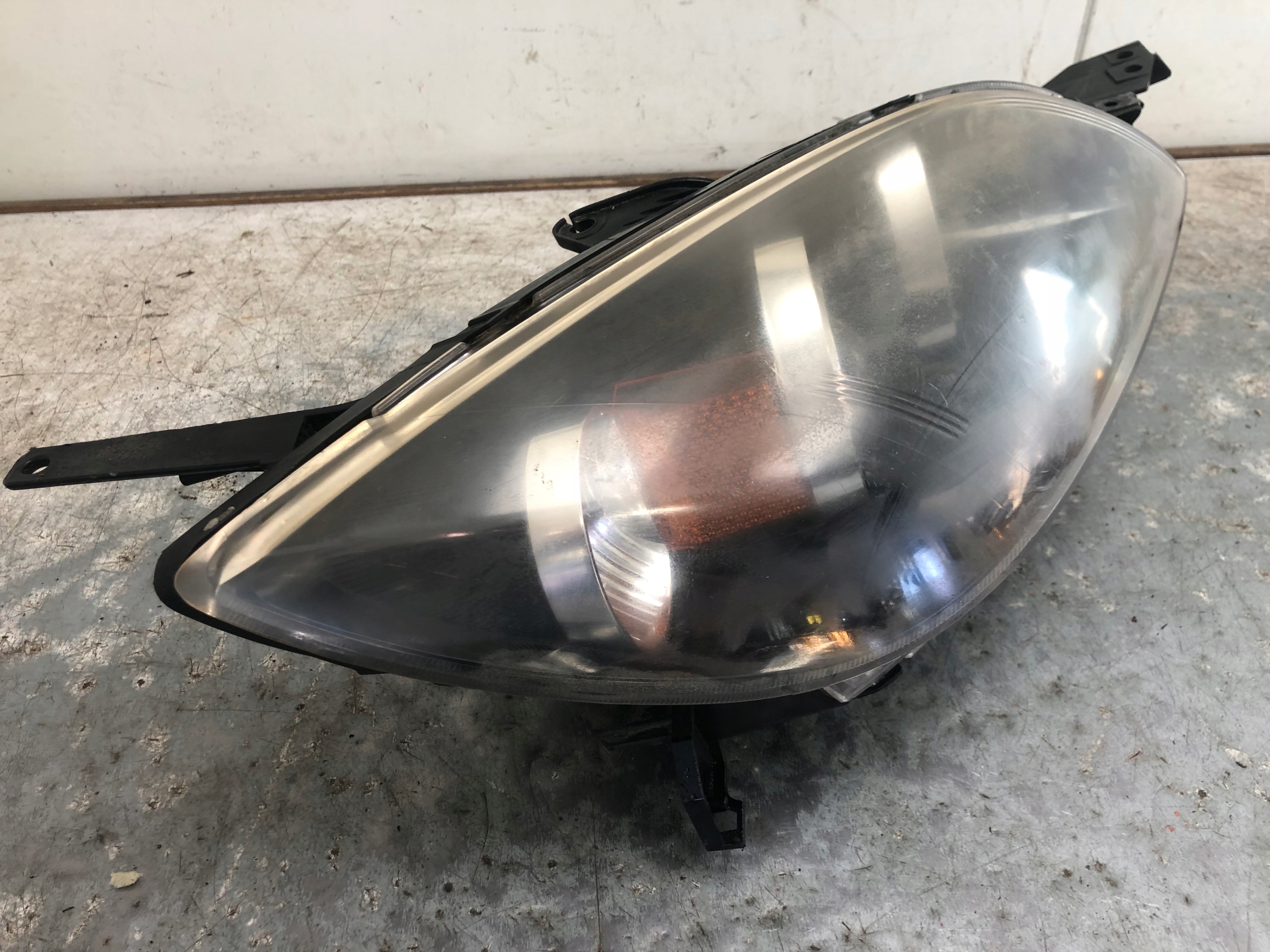 light right front MAZDA 3 BK STANLEY P2951