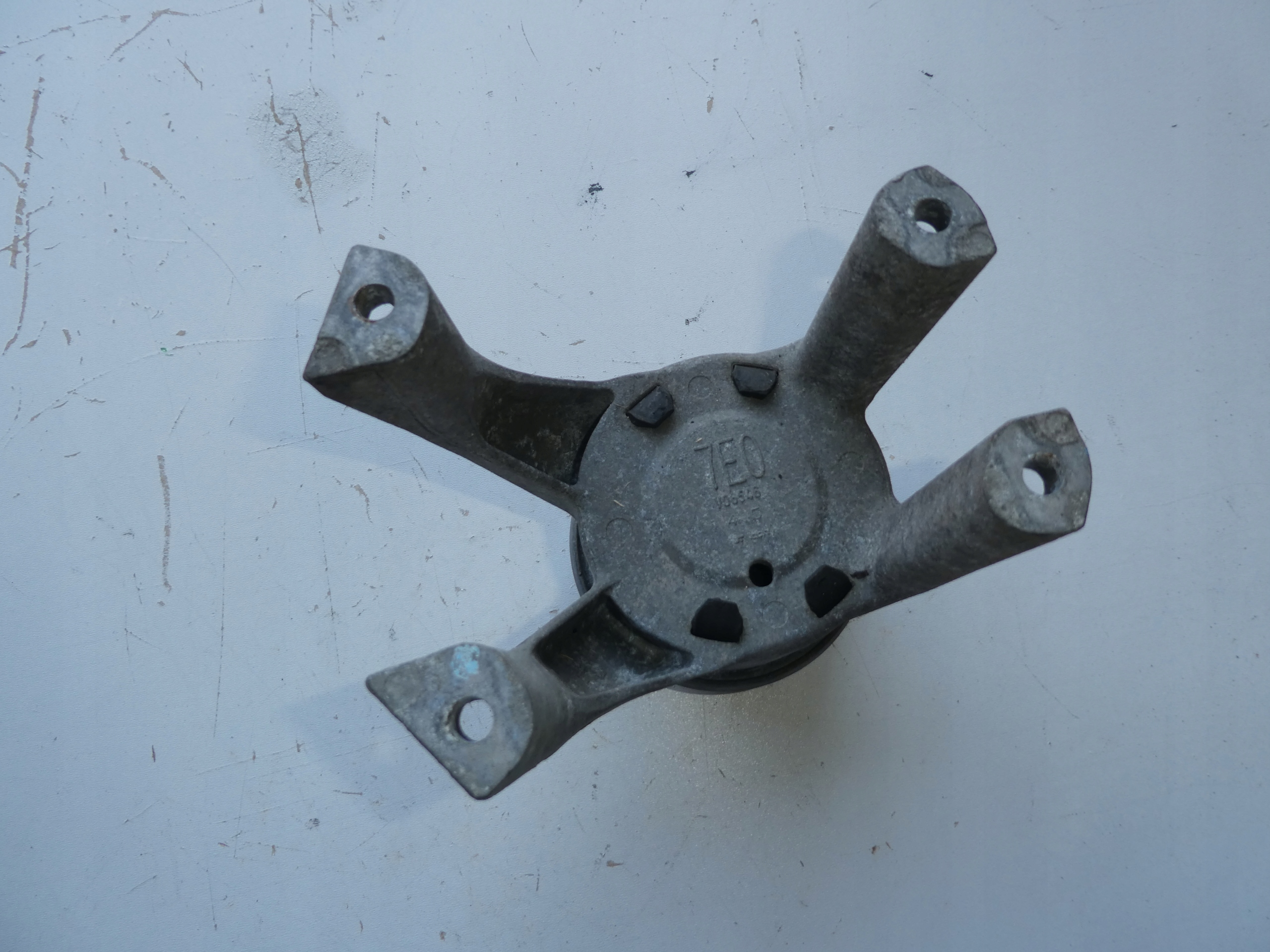 engine mount VW T6 7E0199849