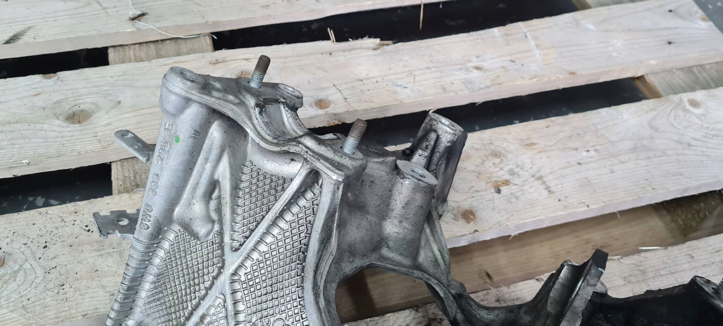 A5 8W LIFT support holder SANEK right right front 8W0399296E A4 B9