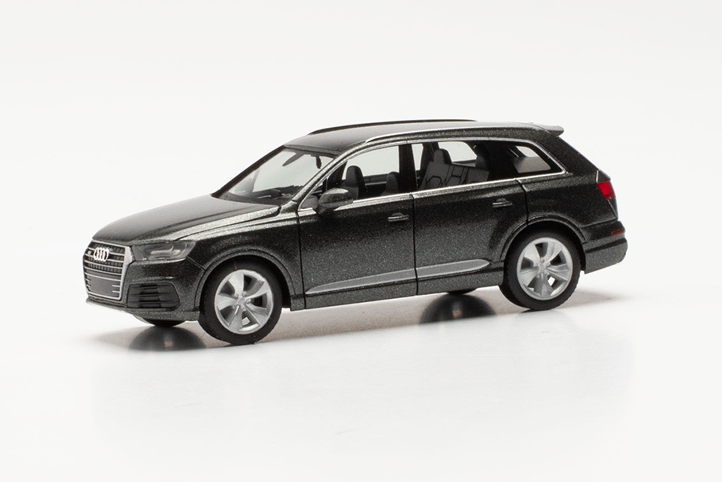 Herpa 038447-004 Audi Q7 Daytona šedá metalíza