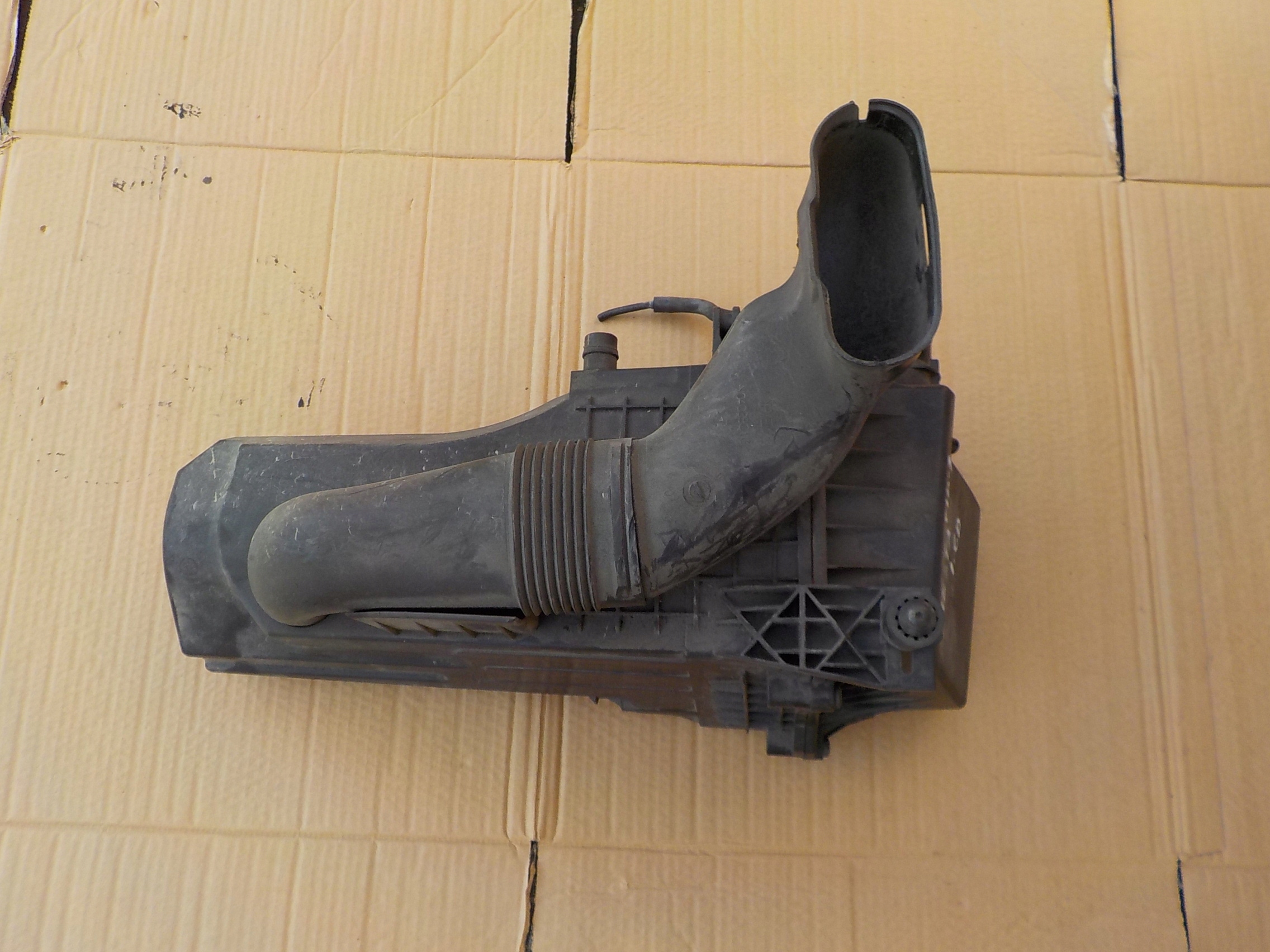 Gehäuse filter luft ford fiesta mk7 1,6 tdci AV21-9600-AA
