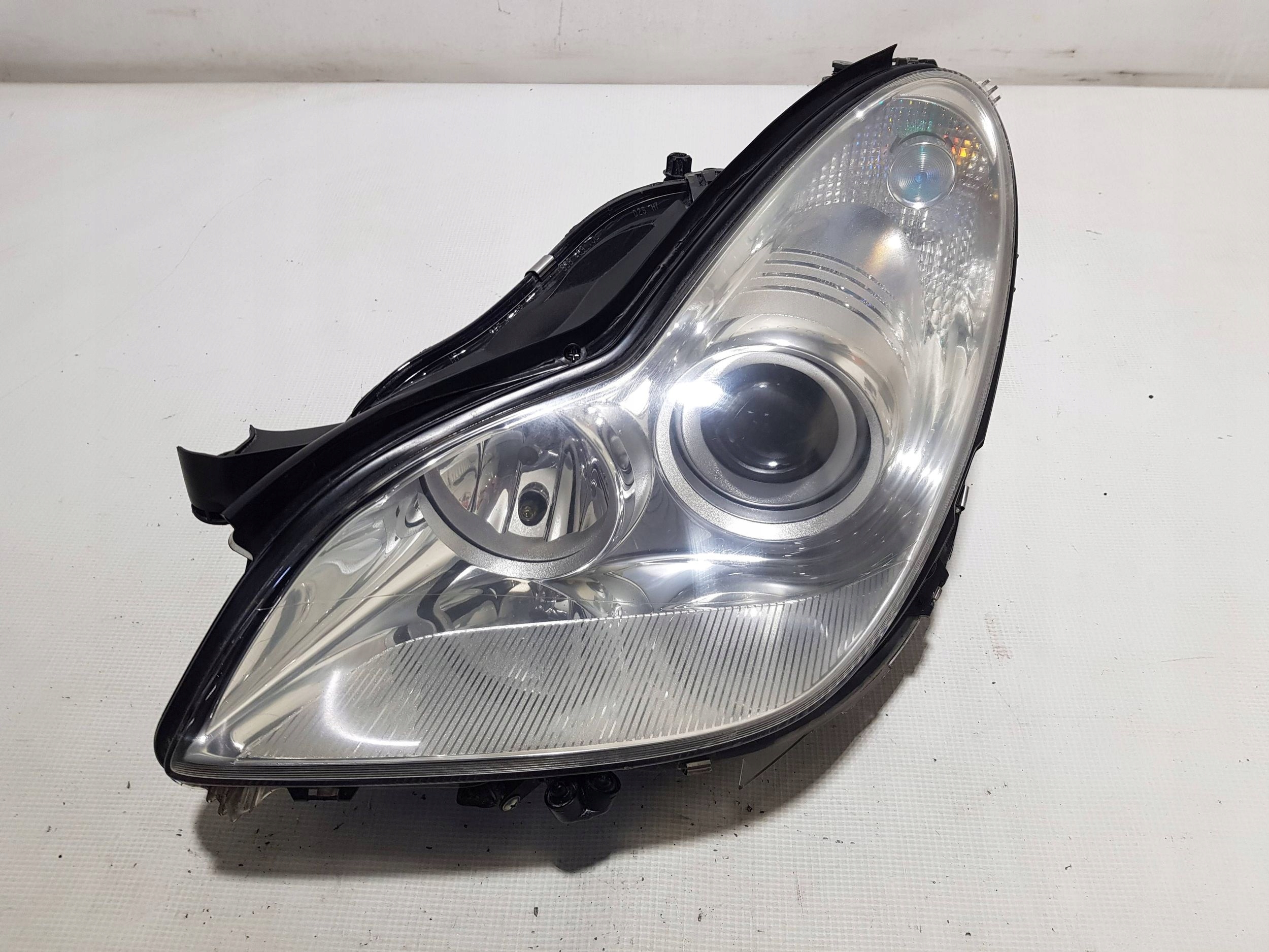 light XENON front left Mercedes CLS W219 ANGLIK