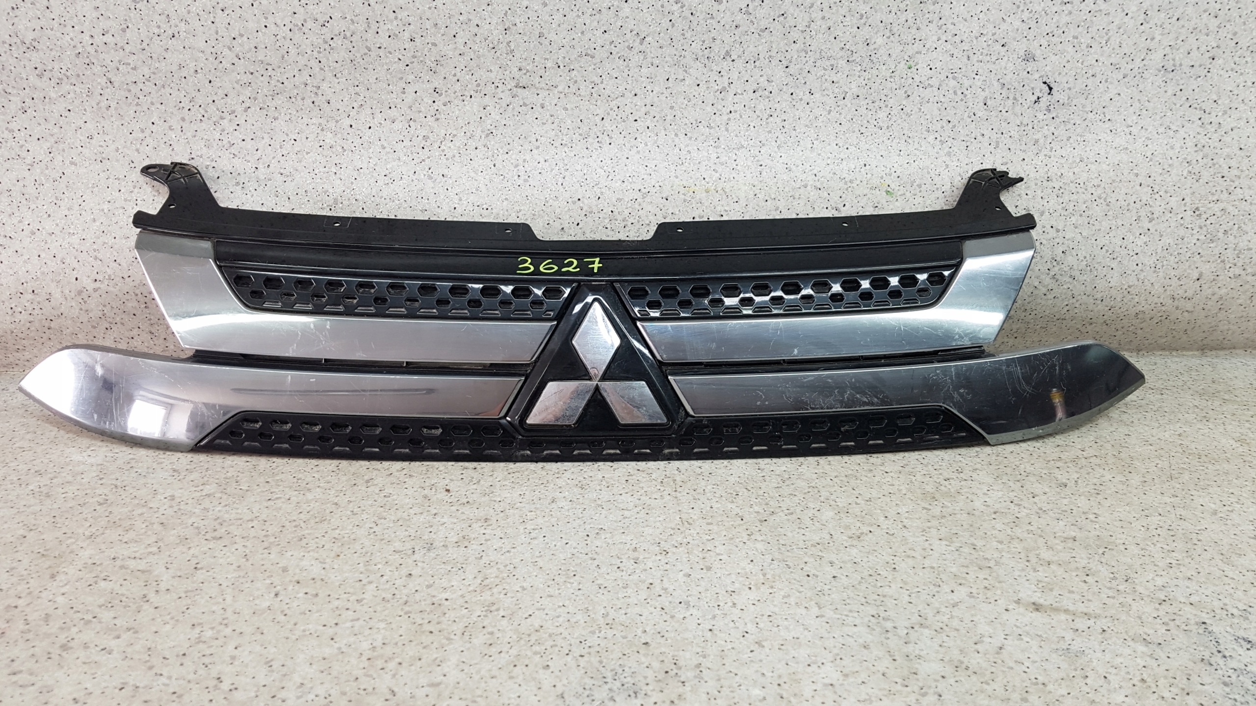 MITSUBISHI OUTLANDER III LIFT 2018- front PREKLADgrill bumper front 3627