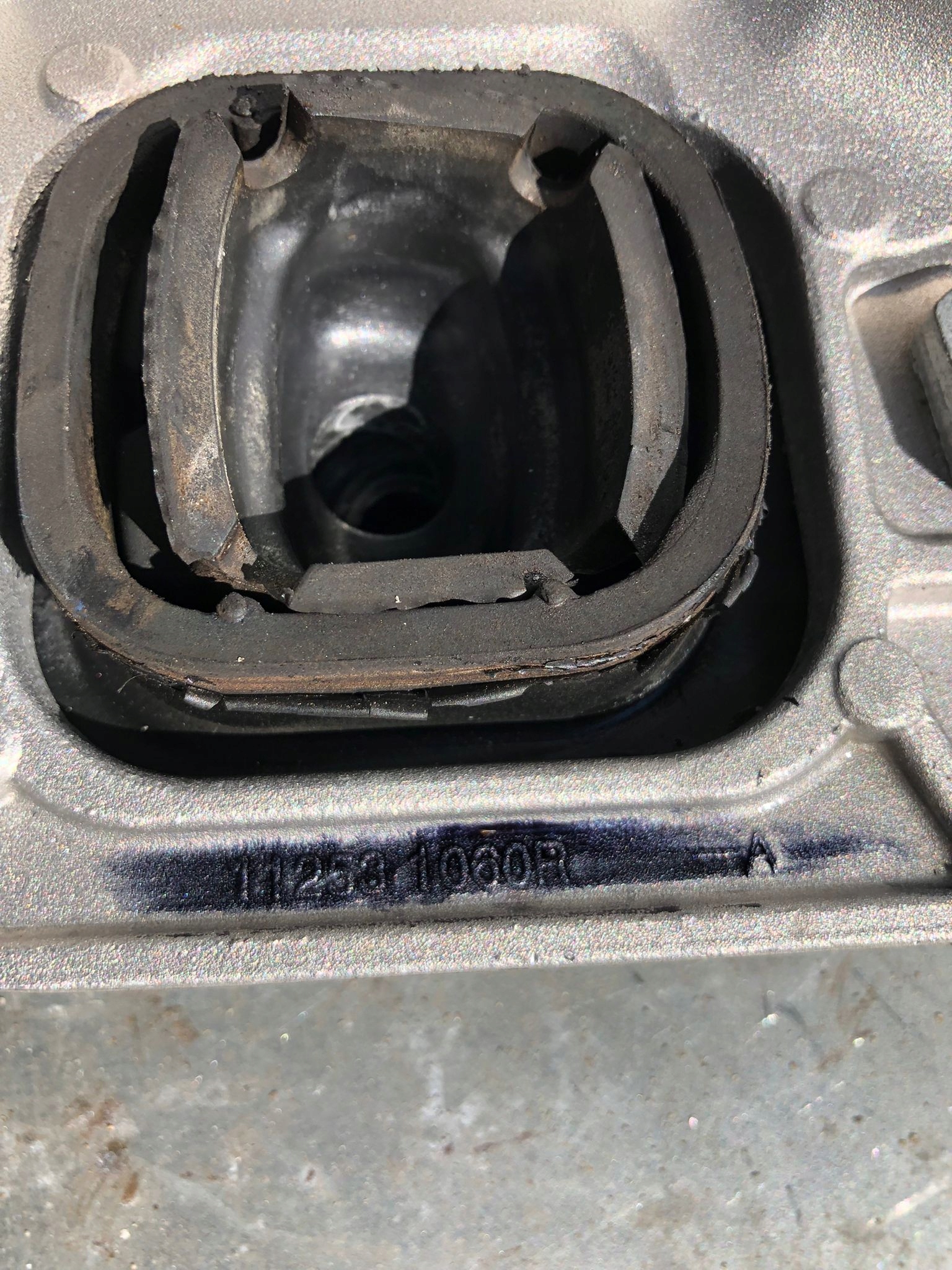 gearbox mounting CLIO V HYBRYDA E-TECH 112531060R