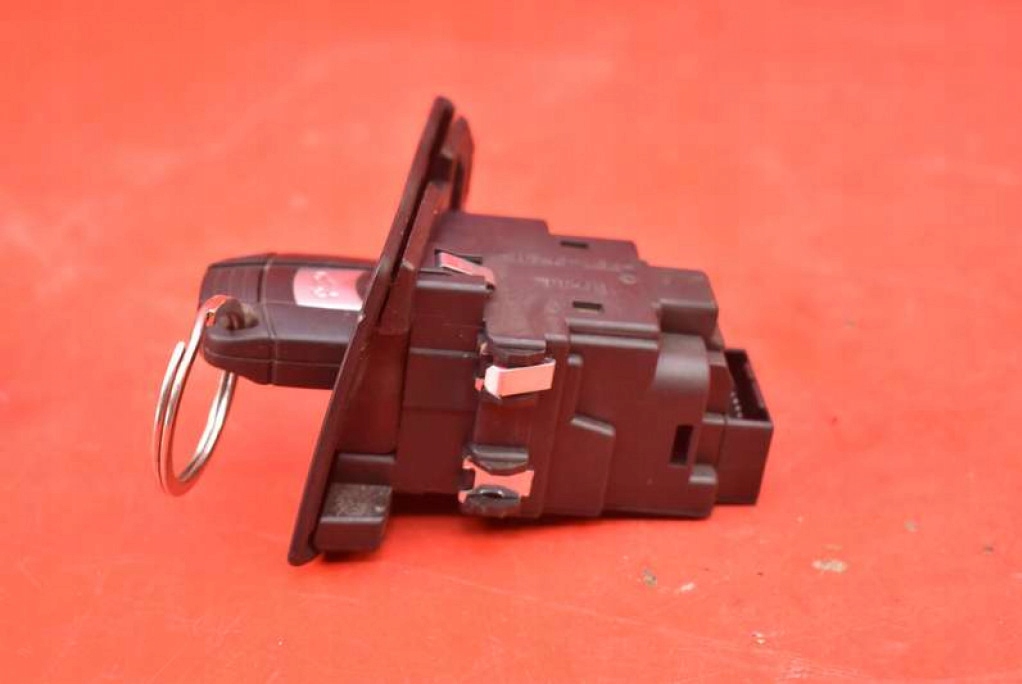 ignition key button 6954719 BMW E90 E91 2.0i 150 KM 04-10