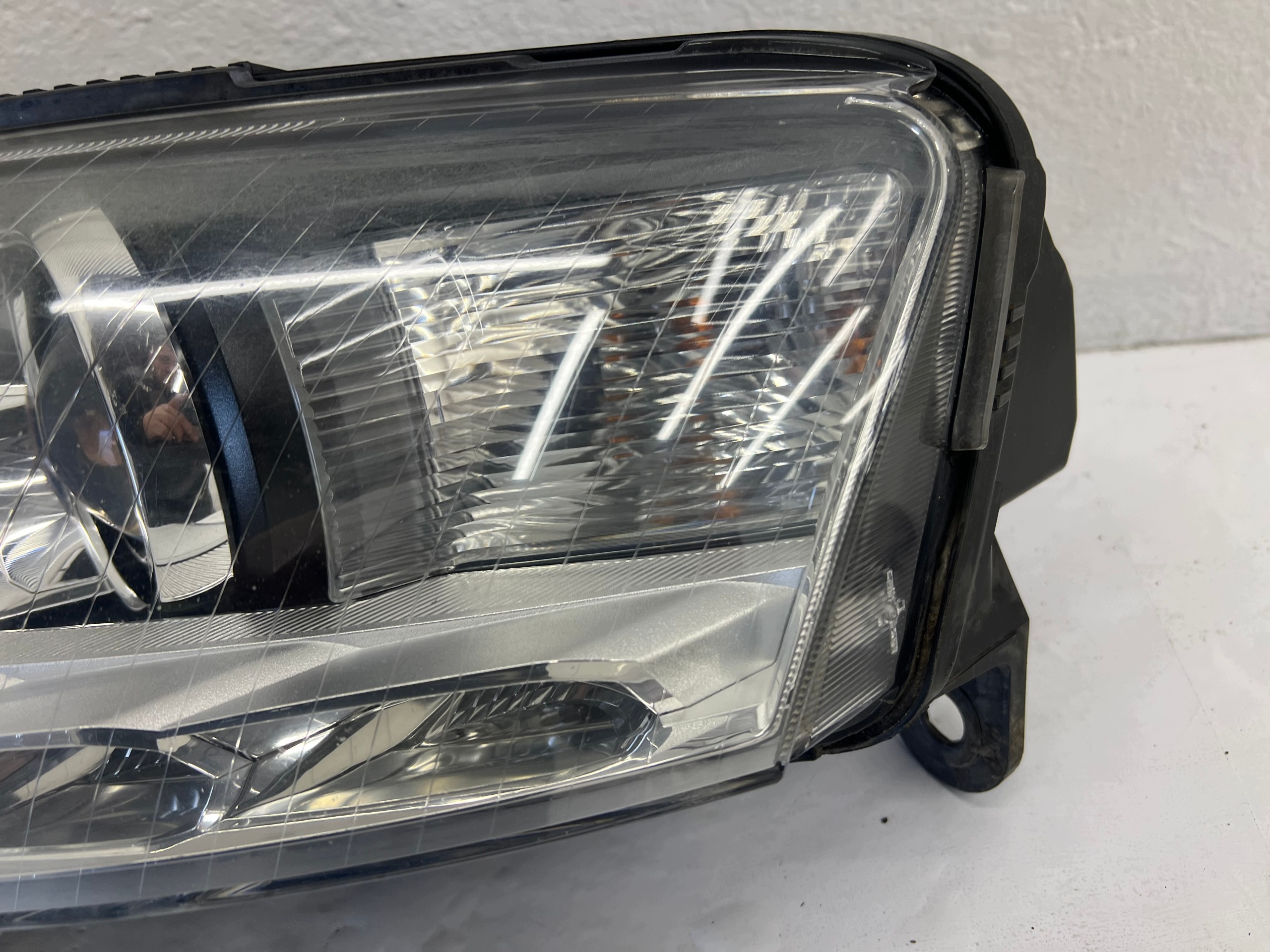 AUDI A6 C6 LIFT light front left BI-XENON non-setting LED 4F0941003CP EUROP