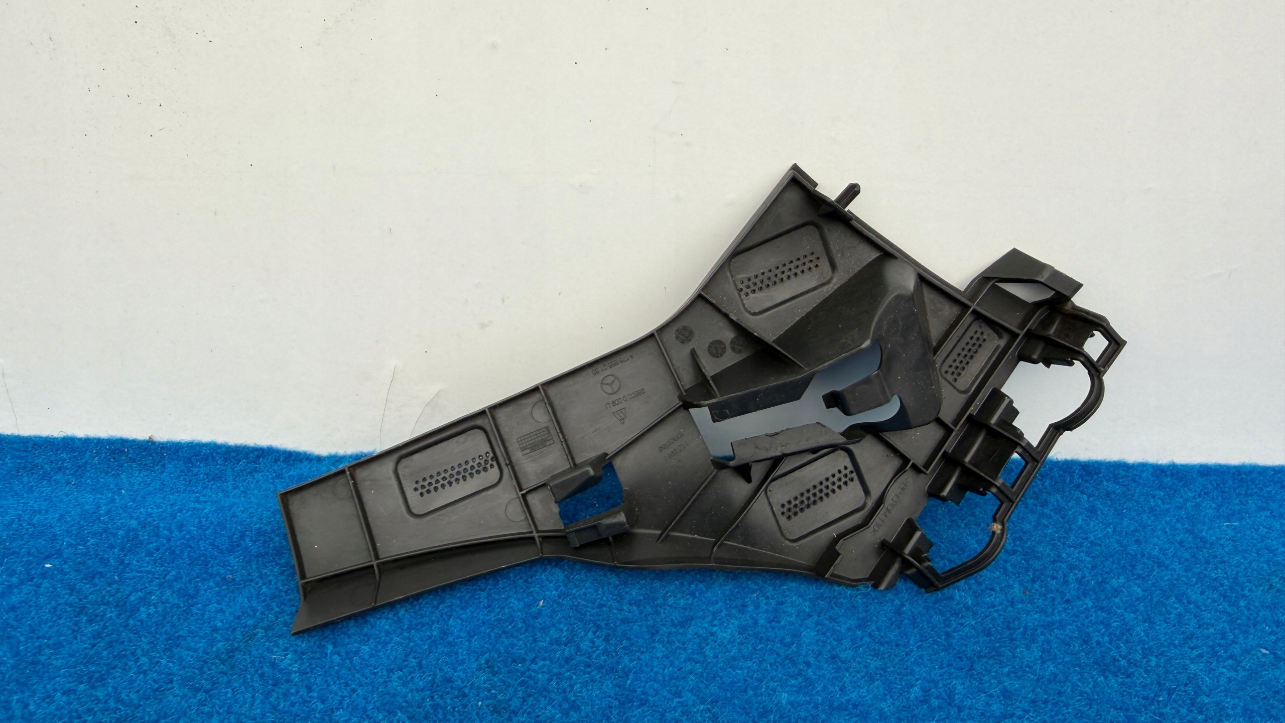 MERCEDES A-KLASA W176 LIFT bumper bracket left front holder 2G/GR08