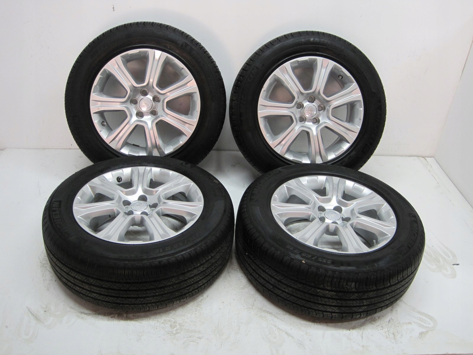wheels discs tyres Range Rover Evoque R18 6MM M+S
