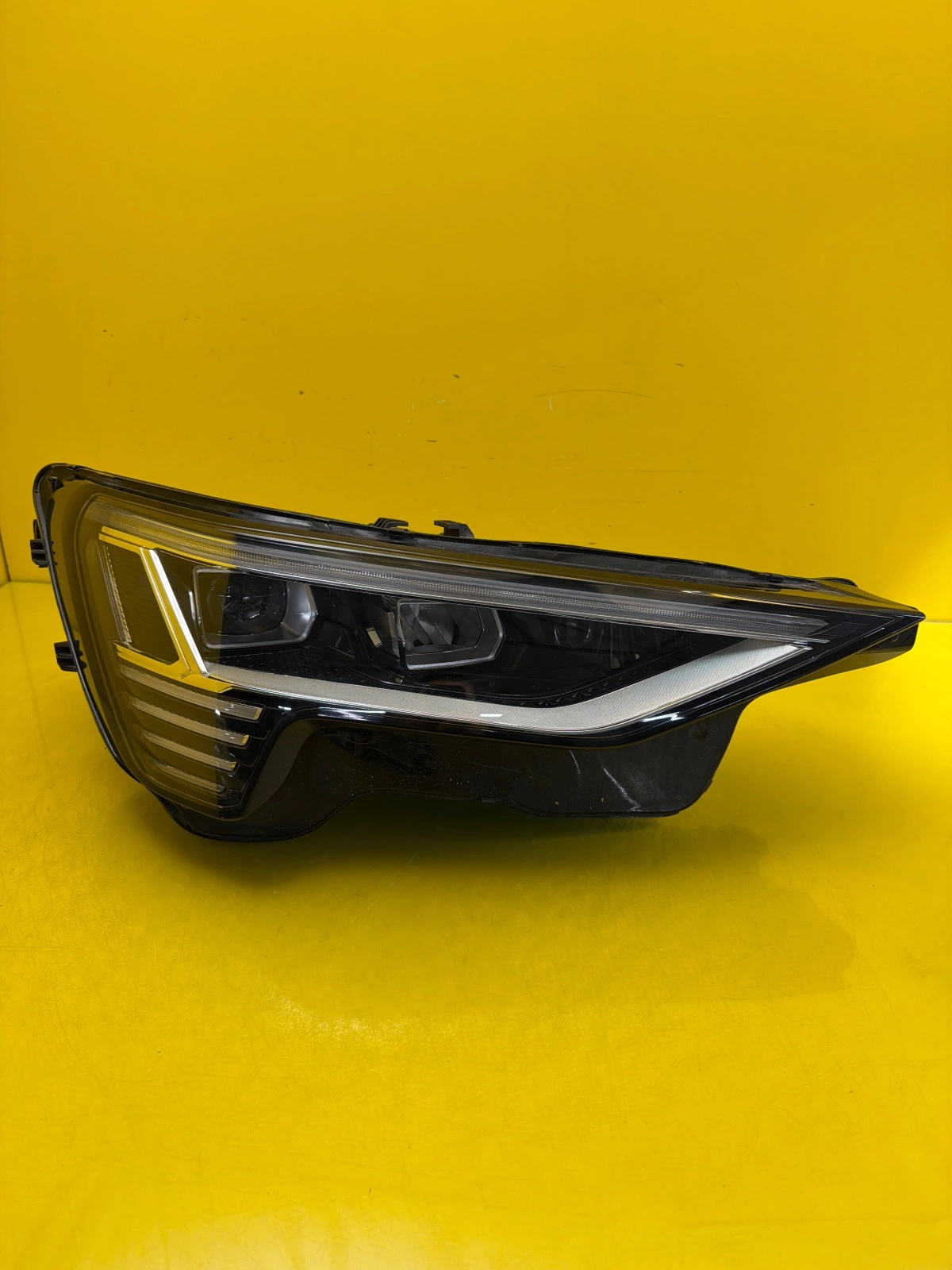 light right Audi E-tron 4KE Full Led 4KE941040