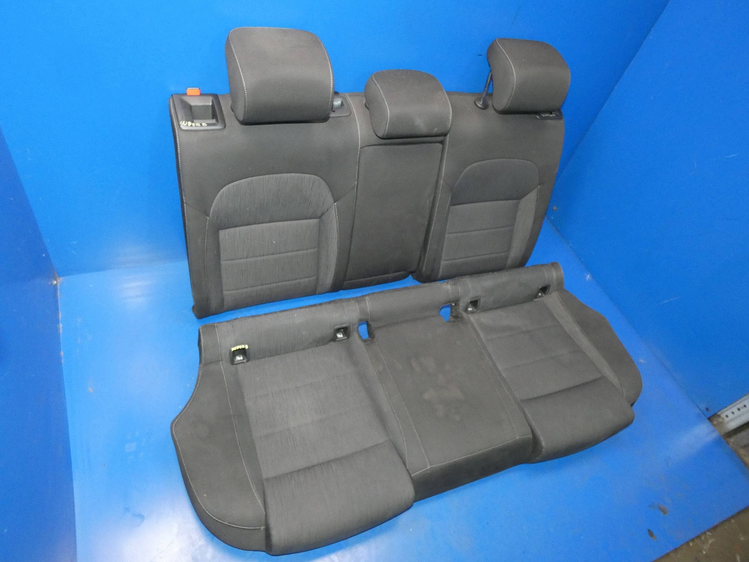SKODA SUPERB III 3V KOMBI Sitz heck hinten