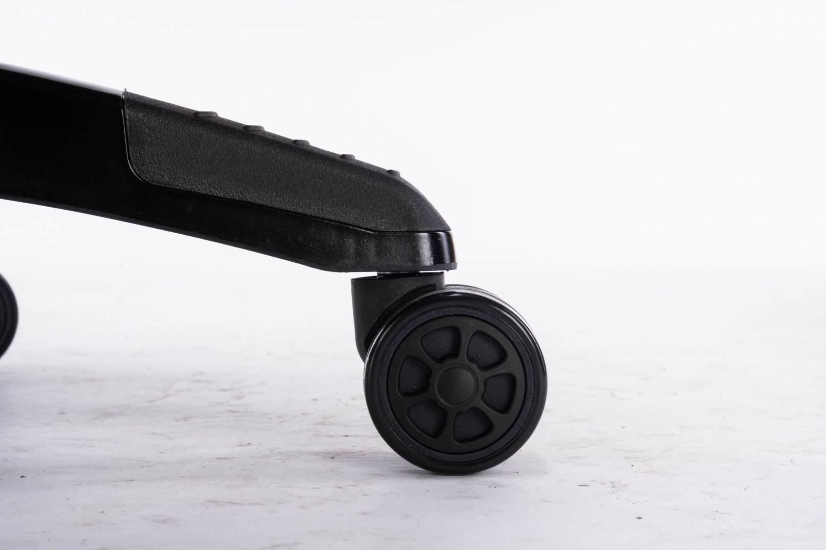 FOTEL OBROTOWY GAMINGOWY KRZESŁO DRIFT CZARNY Szerokość mebla 66 cm