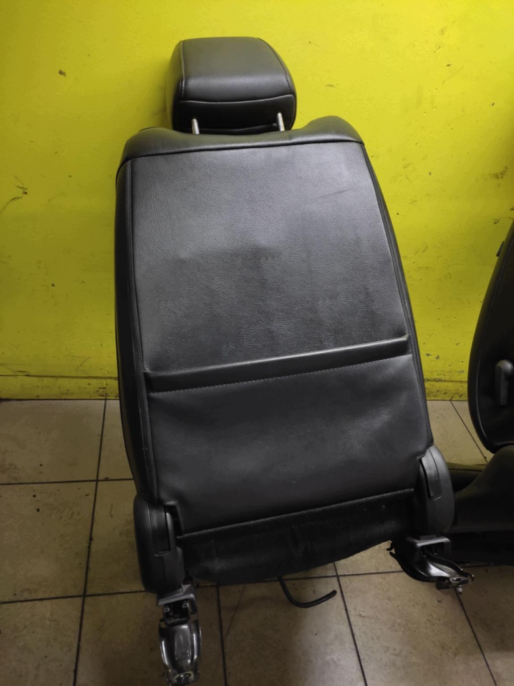 MAZDA CX-7 seats front