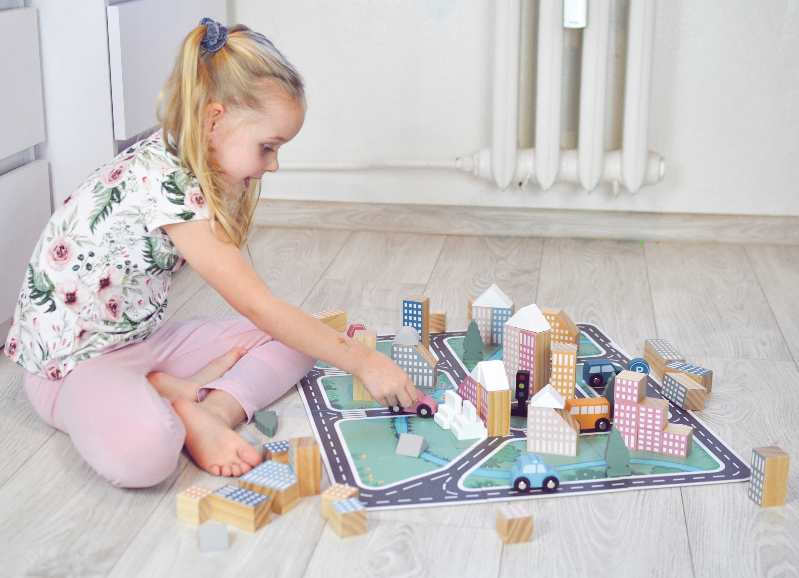 KLOCKI DREWNIANE W WIADERKU SAMOCHODZIKI BUDYNKI MIASTO MAKIETA VIGA POLARB Marka Viga