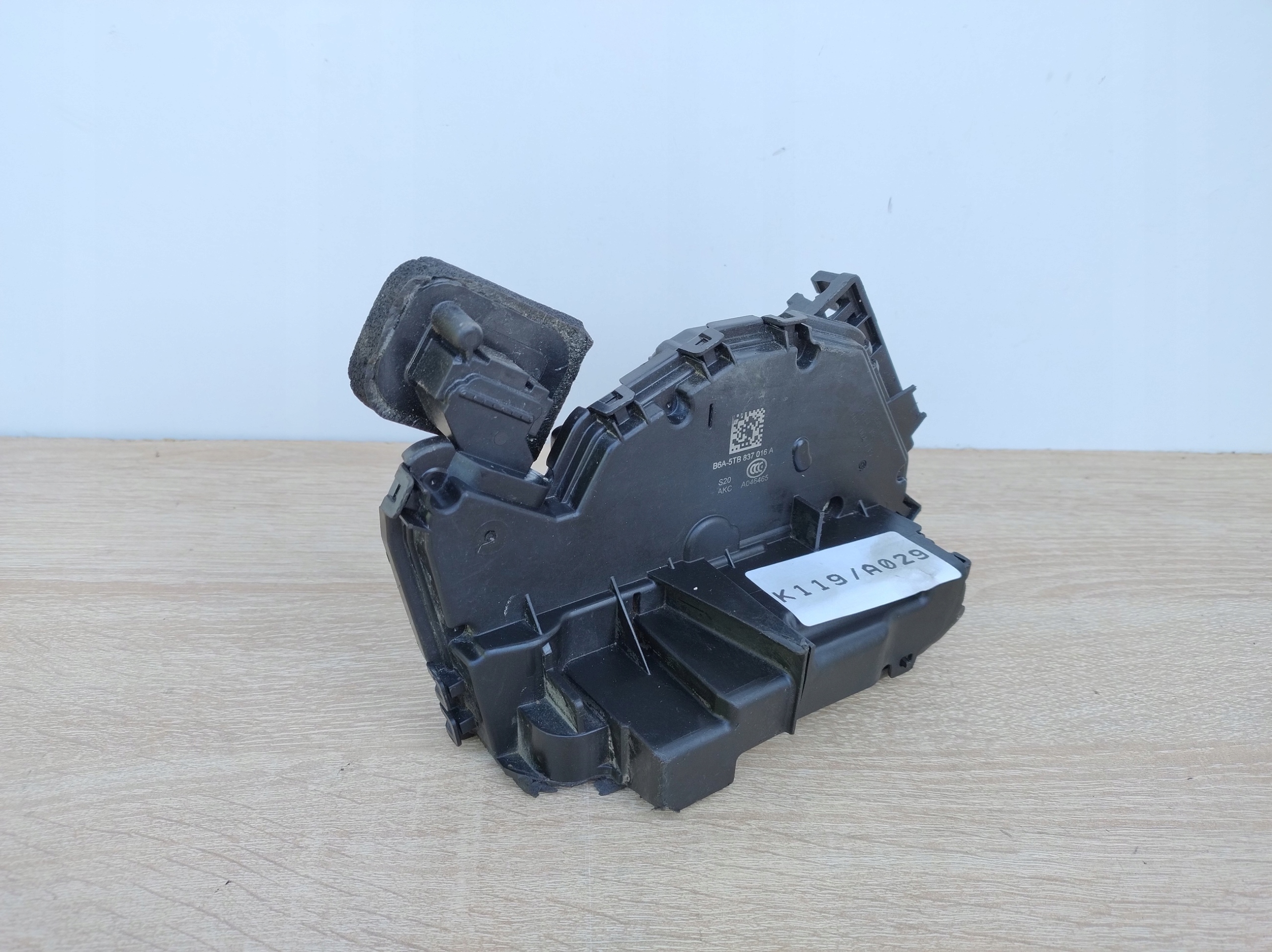 lock door right front VW TOURAN SEAT SKODA AUDI