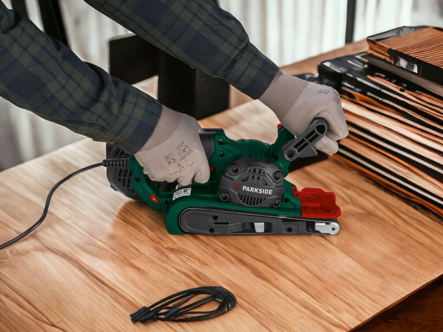 Szlifierka taśmowa wielofunkcyjna sieciowa Parkside 900W + papier ścierny Maksymalna prędkość obrotowa 400 RPM