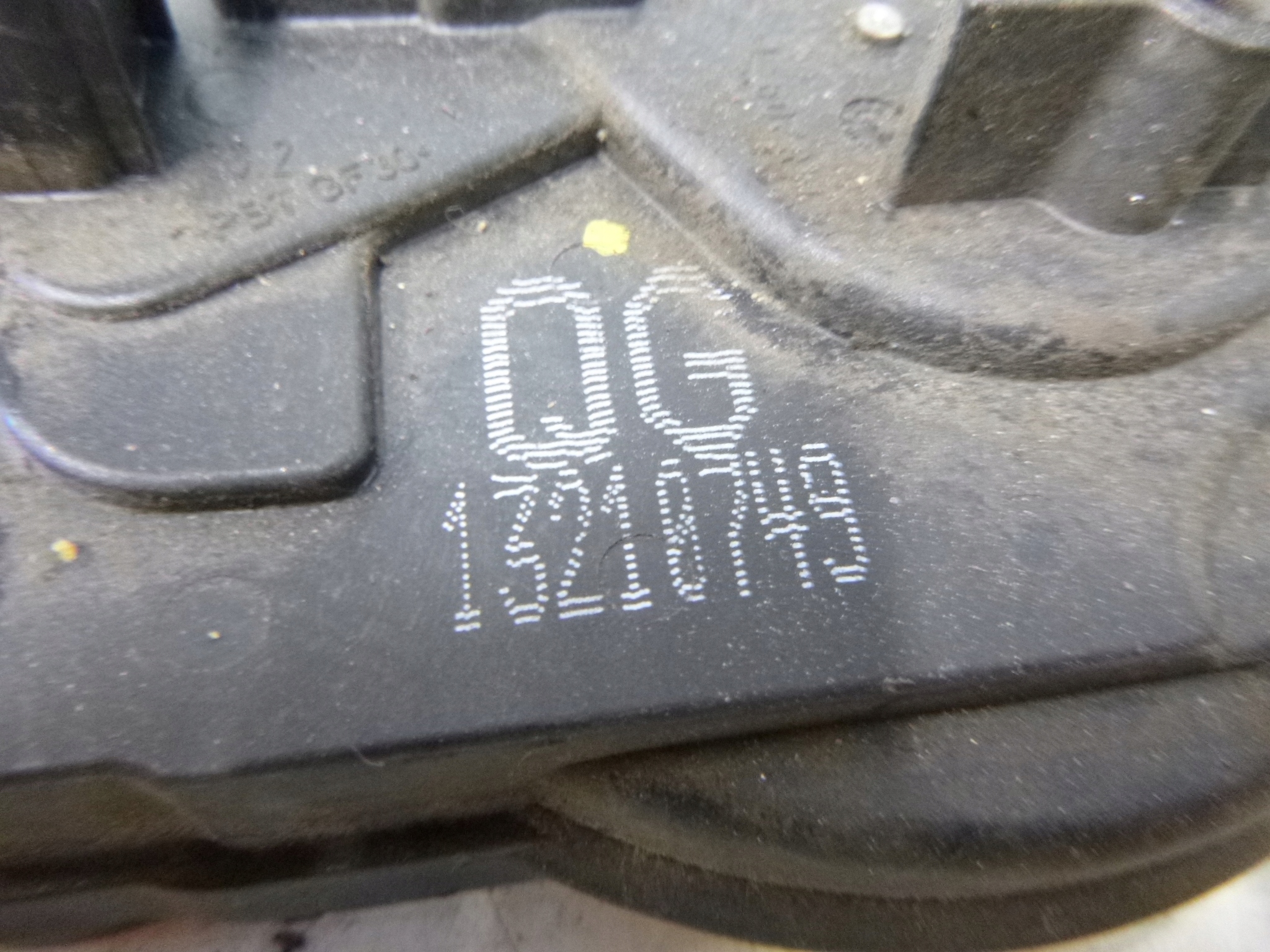lock door front right Opel Astra H 2005 13210749