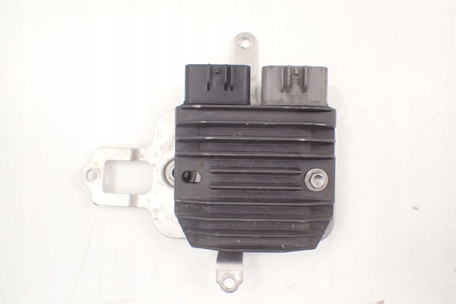 100405 - Kawasaki ZX-10R Ninja 11 - регулятор напряжения FH001